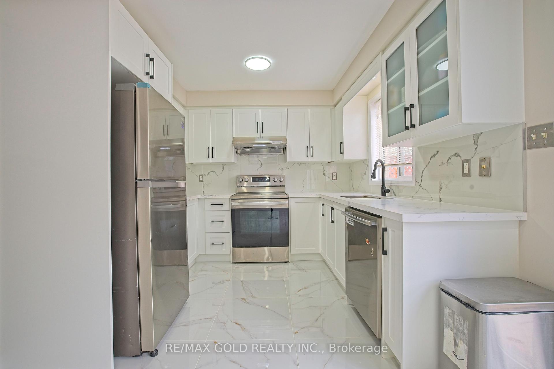 Photo 14 of 44 Baha Crescent, Brampton, Fletcher's Meadow — HOMEH