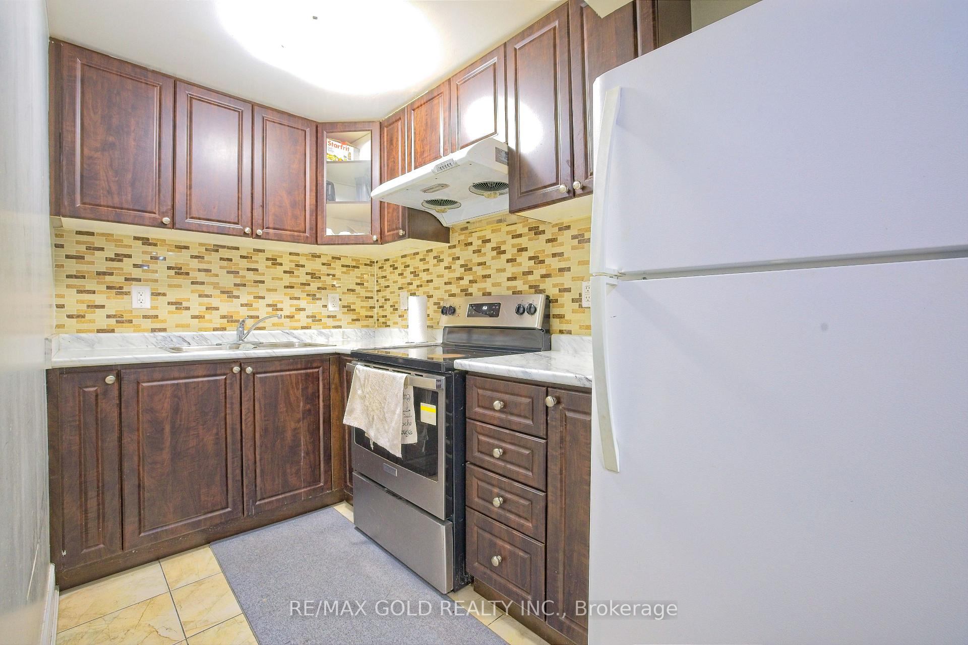 Photo 31 of 44 Baha Crescent, Brampton, Fletcher's Meadow — HOMEH