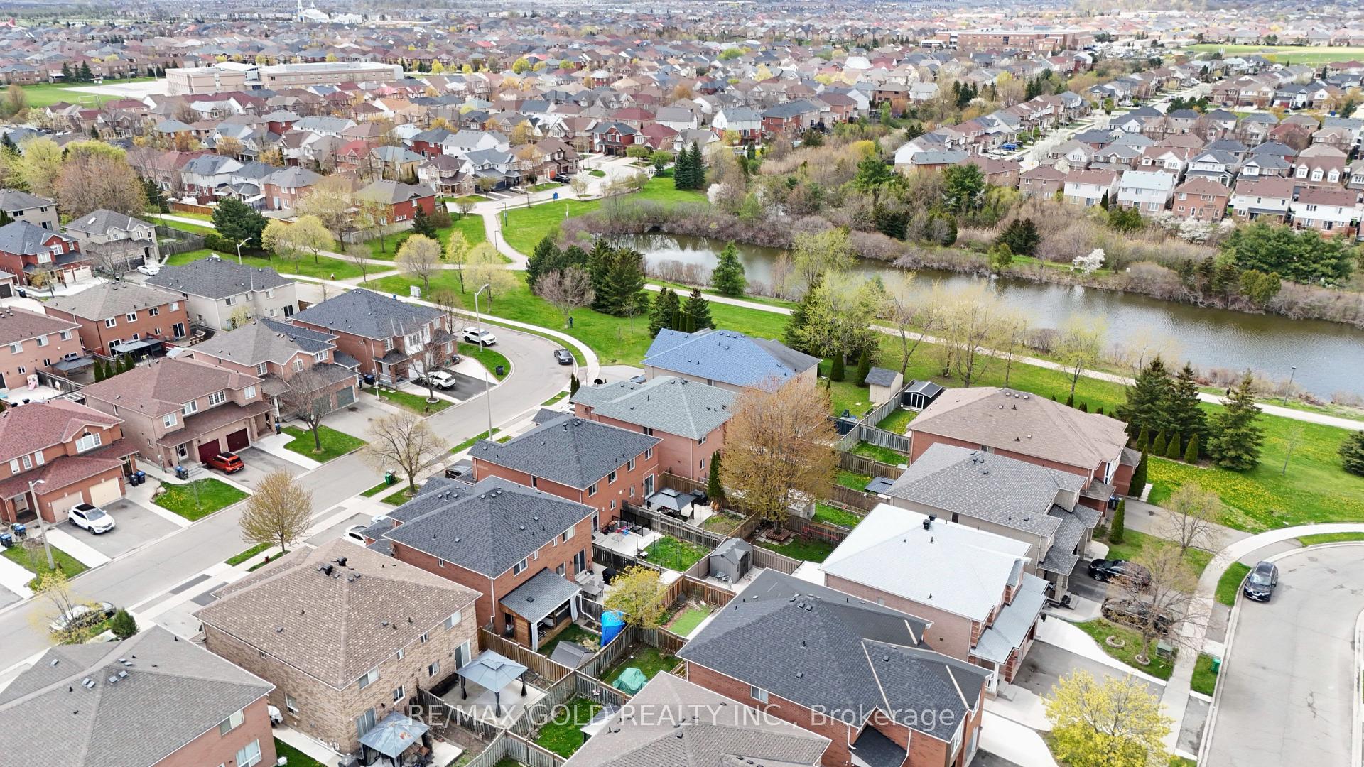 Photo 38 of 44 Baha Crescent, Brampton, Fletcher's Meadow — HOMEH