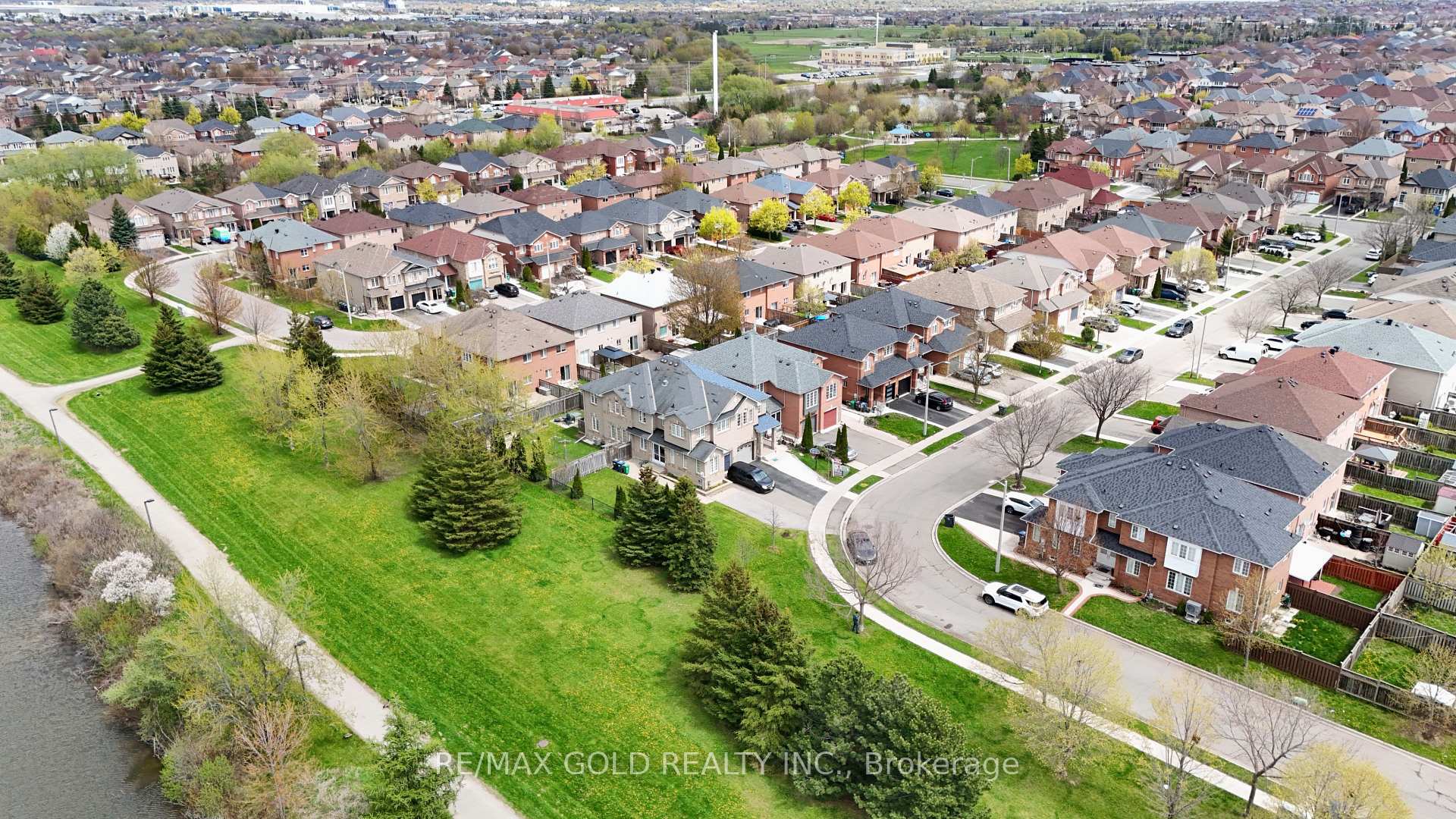 Photo 42 of 44 Baha Crescent, Brampton, Fletcher's Meadow — HOMEH