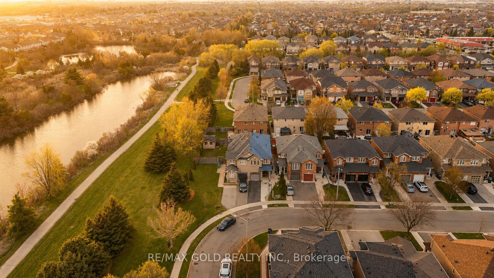 Photo 43 of 44 Baha Crescent, Brampton, Fletcher's Meadow — HOMEH
