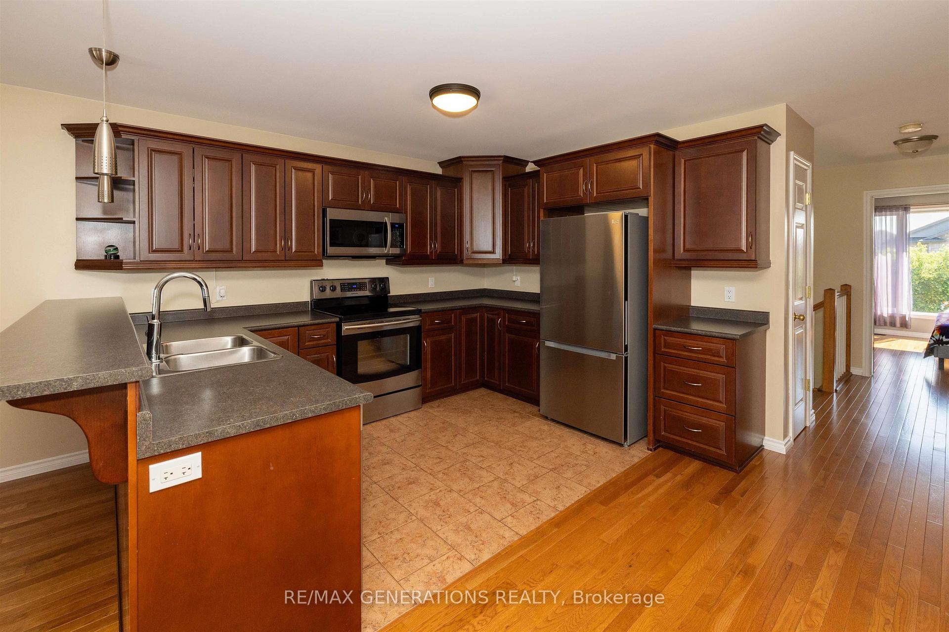 Photo 5 of 107 Reindeer Avenue, Thunder Bay, Parkdale — HOMEH