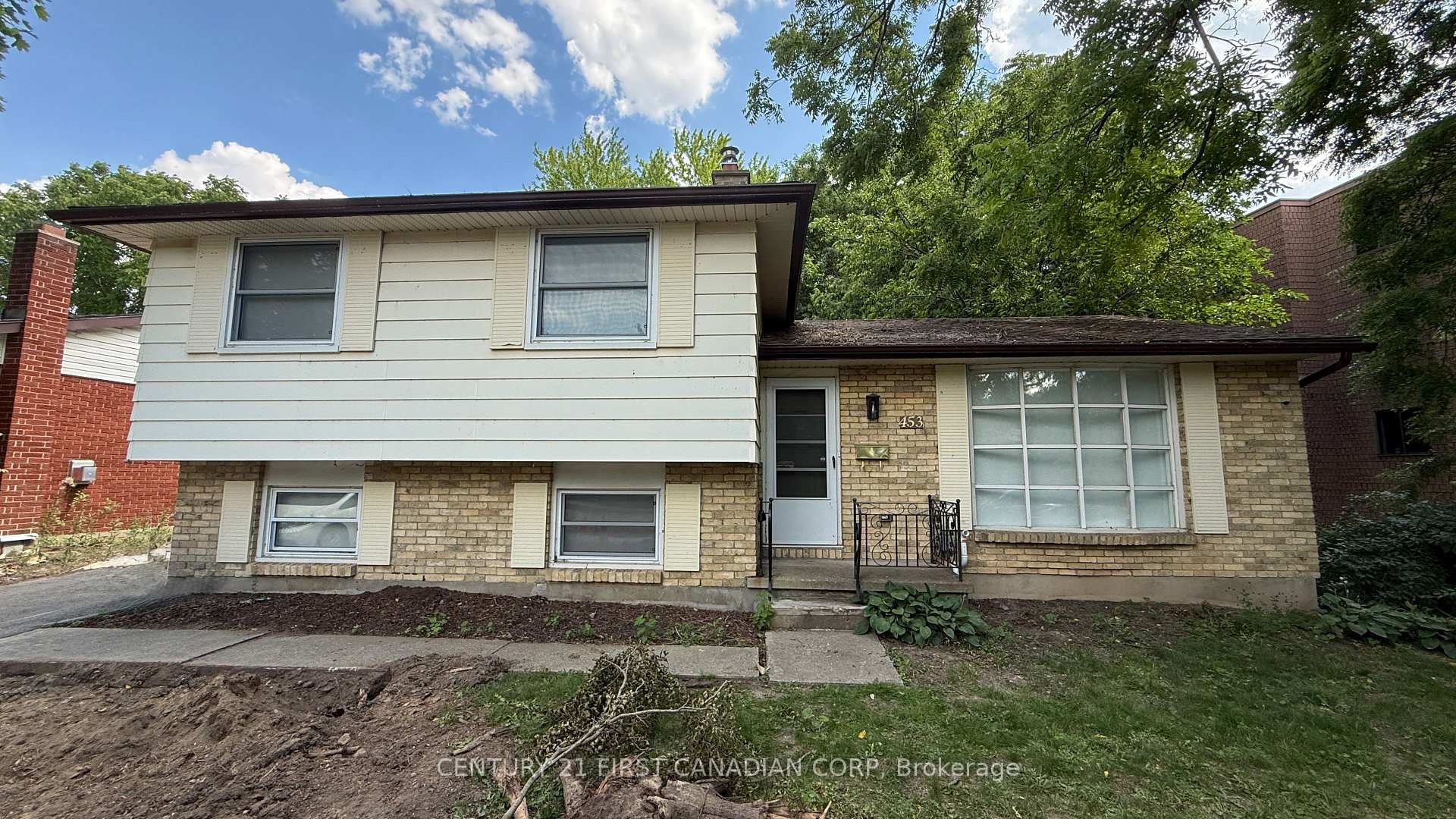 Photo 2 of Unit UPPER, 453 Castlegrove Boulevard, London, North K — HOMEH