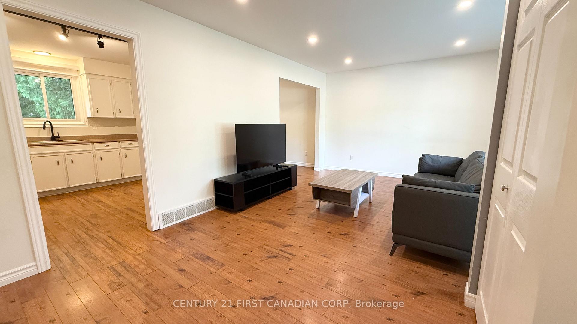 Photo 8 of Unit UPPER, 453 Castlegrove Boulevard, London, North K — HOMEH