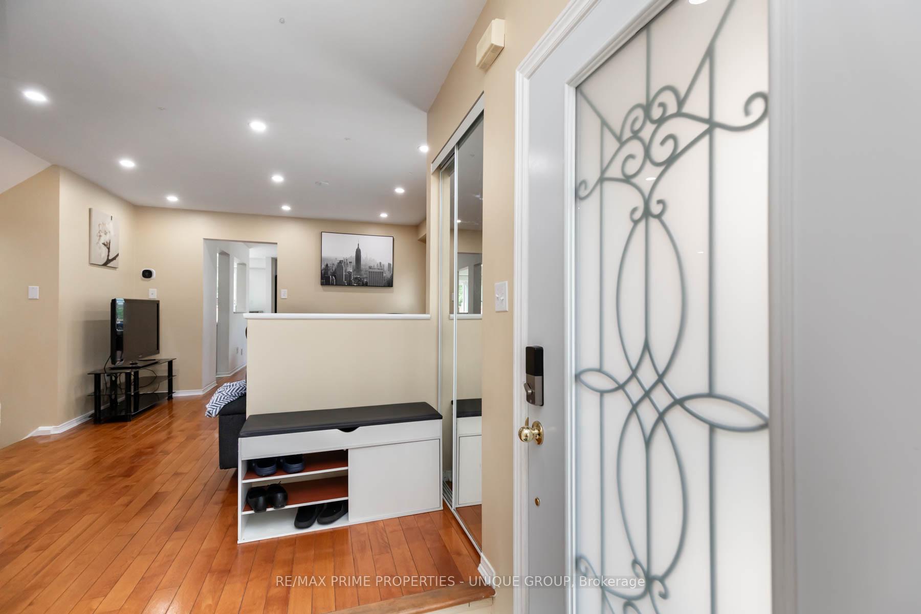 Photo 5 of 25 Pine Gate Place, Whitby, Williamsburg — HOMEH