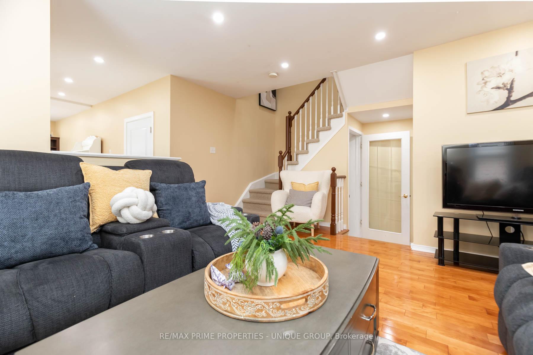 Photo 8 of 25 Pine Gate Place, Whitby, Williamsburg — HOMEH
