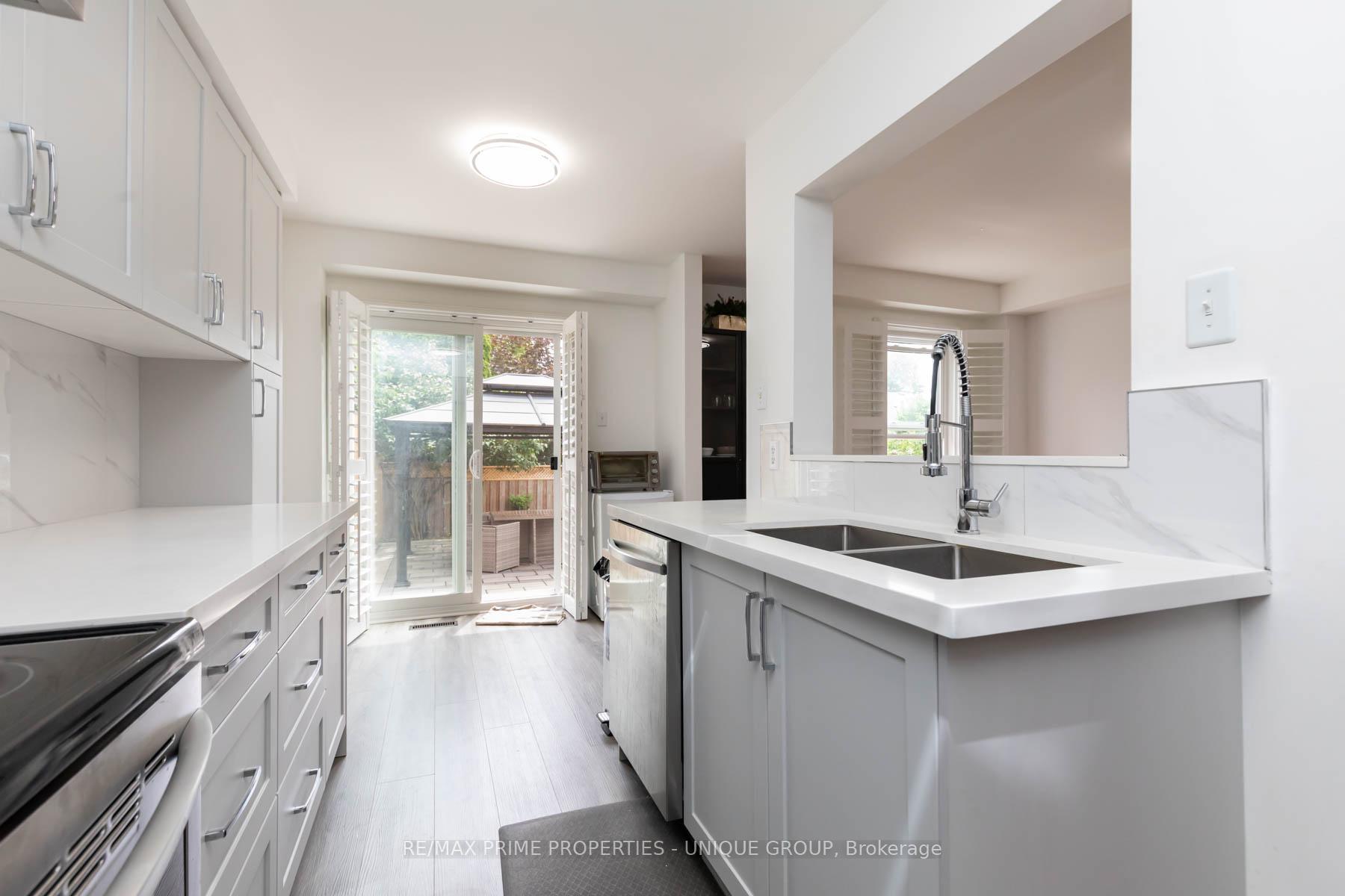 Photo 13 of 25 Pine Gate Place, Whitby, Williamsburg — HOMEH