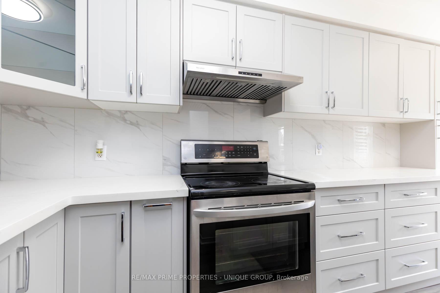 Photo 14 of 25 Pine Gate Place, Whitby, Williamsburg — HOMEH