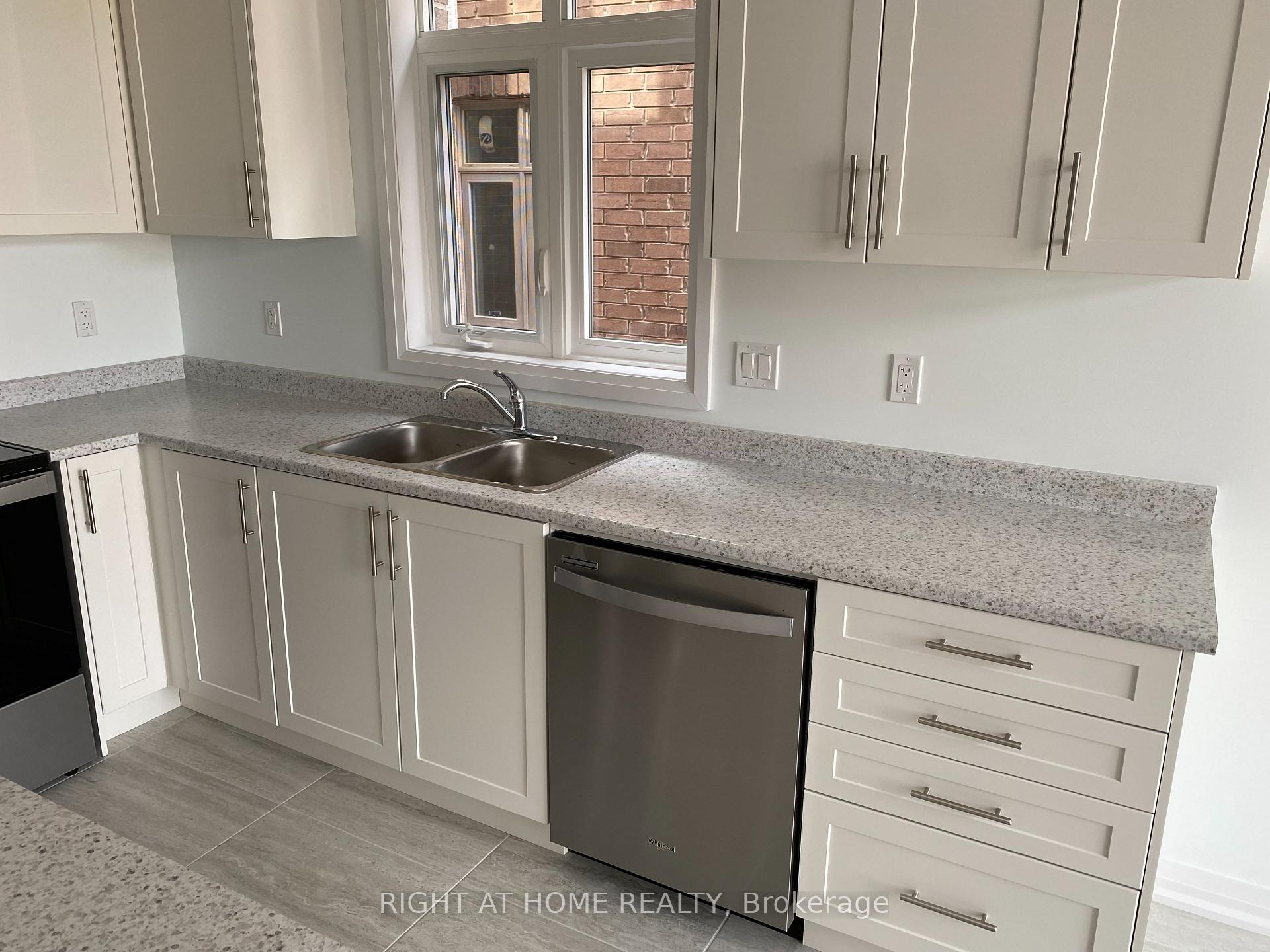 Photo 2 of 31 Copperhill Heights, Barrie, Rural Barrie Southeast — HOMEH