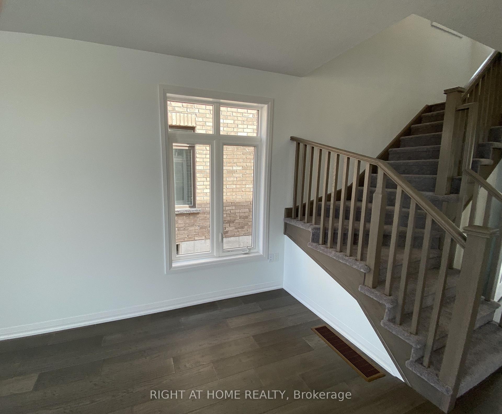 Photo 9 of 31 Copperhill Heights, Barrie, Rural Barrie Southeast — HOMEH