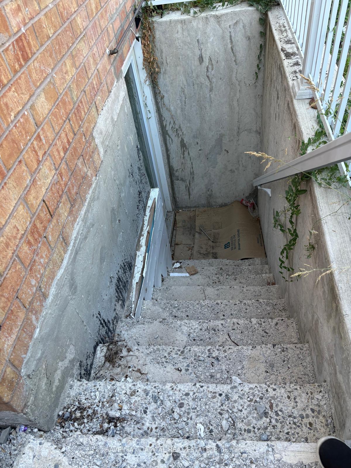 Photo 11 of 28 Culture Crescent, Brampton, Fletcher's Creek Village — HOMEH