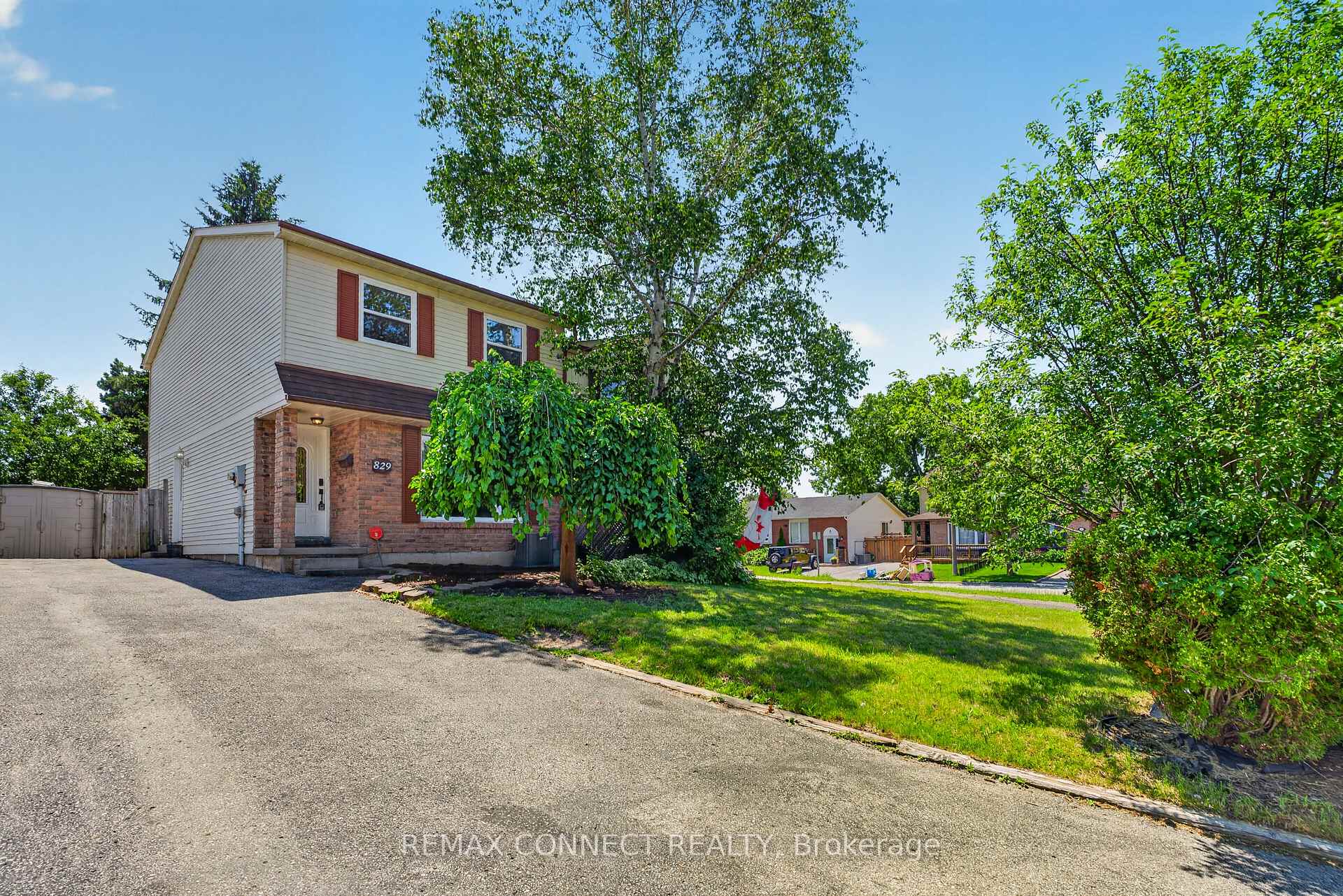 Photo 2 of 829 Cavan Court, Oshawa, Vanier — HOMEH