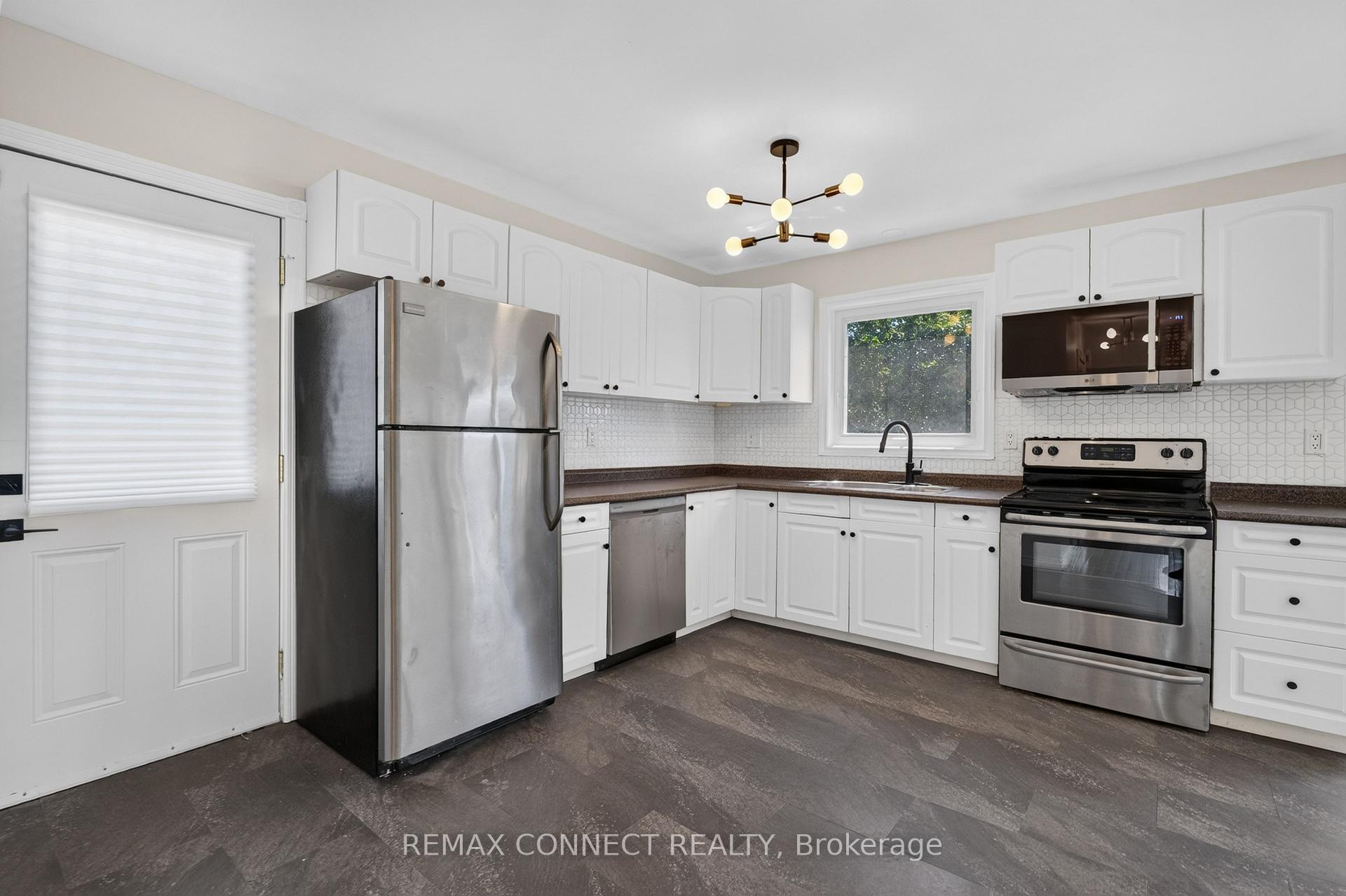 Photo 10 of 829 Cavan Court, Oshawa, Vanier — HOMEH