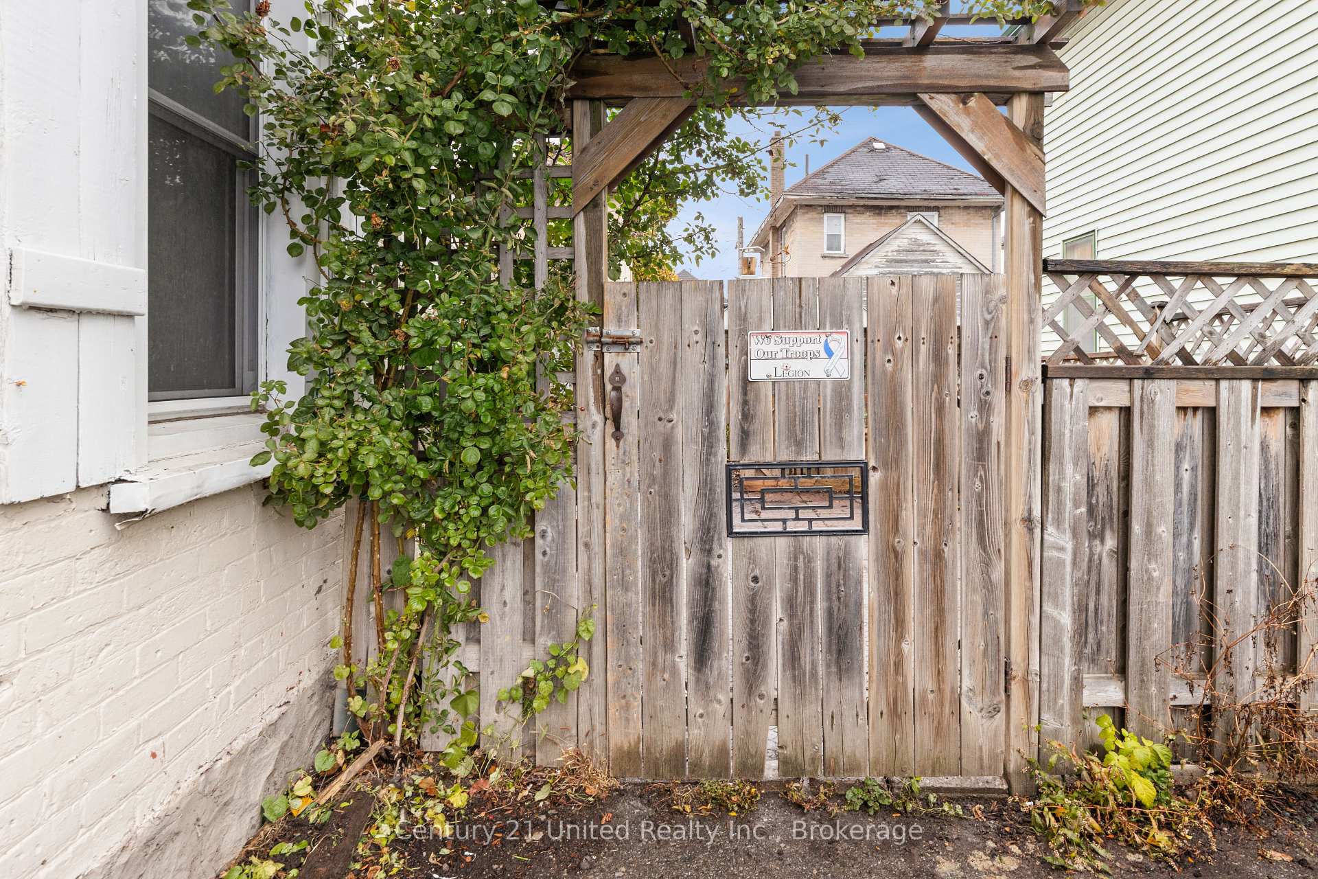 Photo 34 of 26 Park Street N, Peterborough, Town Ward 3 — HOMEH