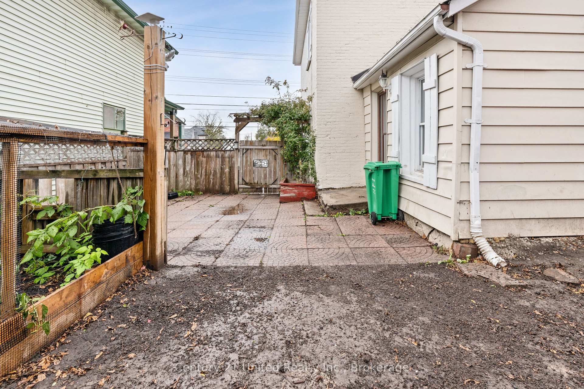 Photo 39 of 26 Park Street N, Peterborough, Town Ward 3 — HOMEH
