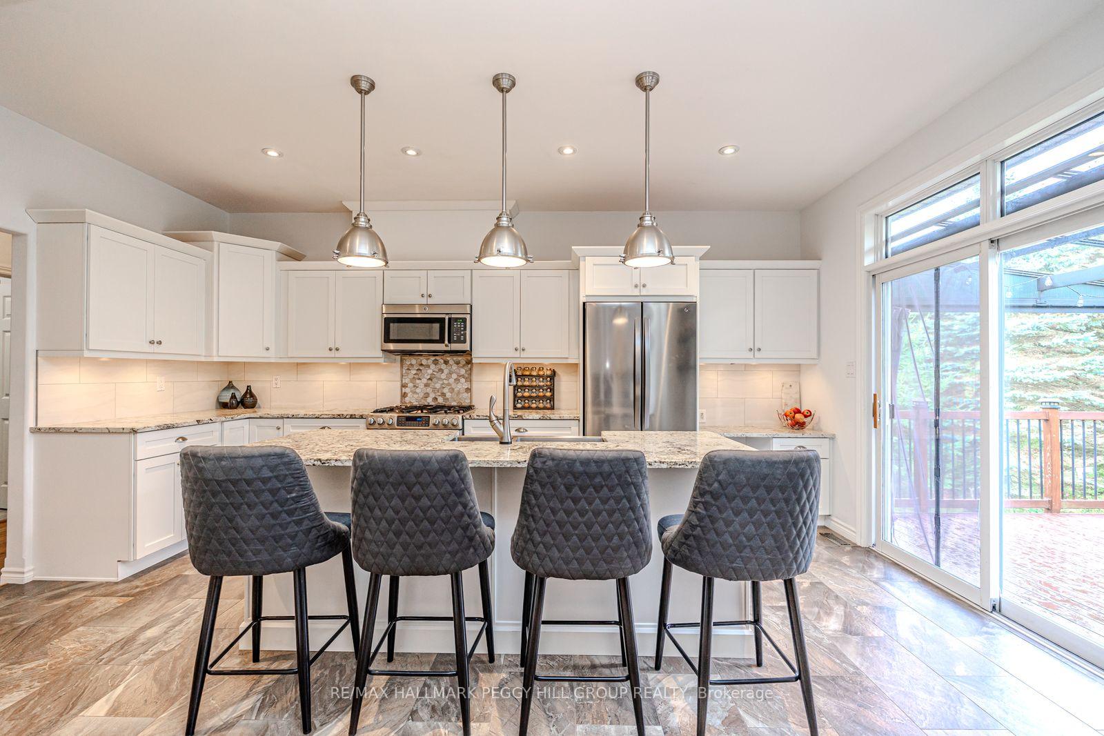 Photo 4 of 102 Highland Drive, Oro-Medonte, Horseshoe Valley — HOMEH