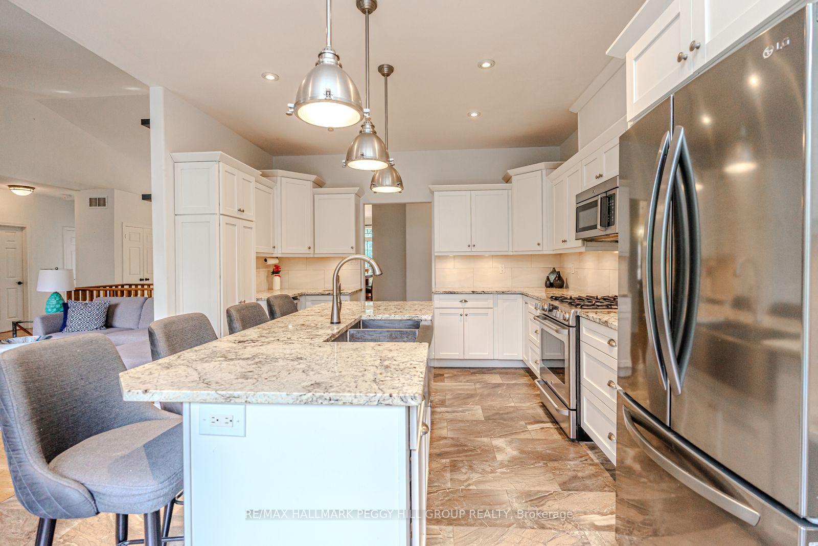 Photo 5 of 102 Highland Drive, Oro-Medonte, Horseshoe Valley — HOMEH