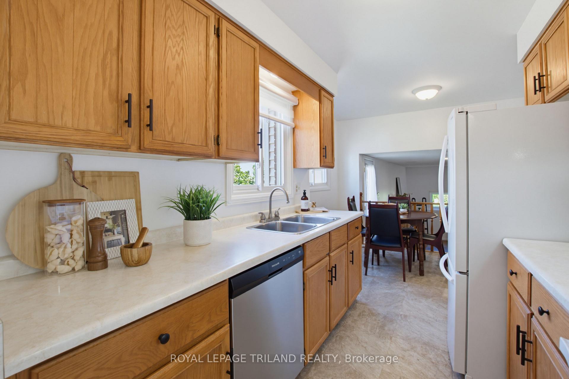 Photo 13 of 765 Homeview Road, London, South Q — HOMEH
