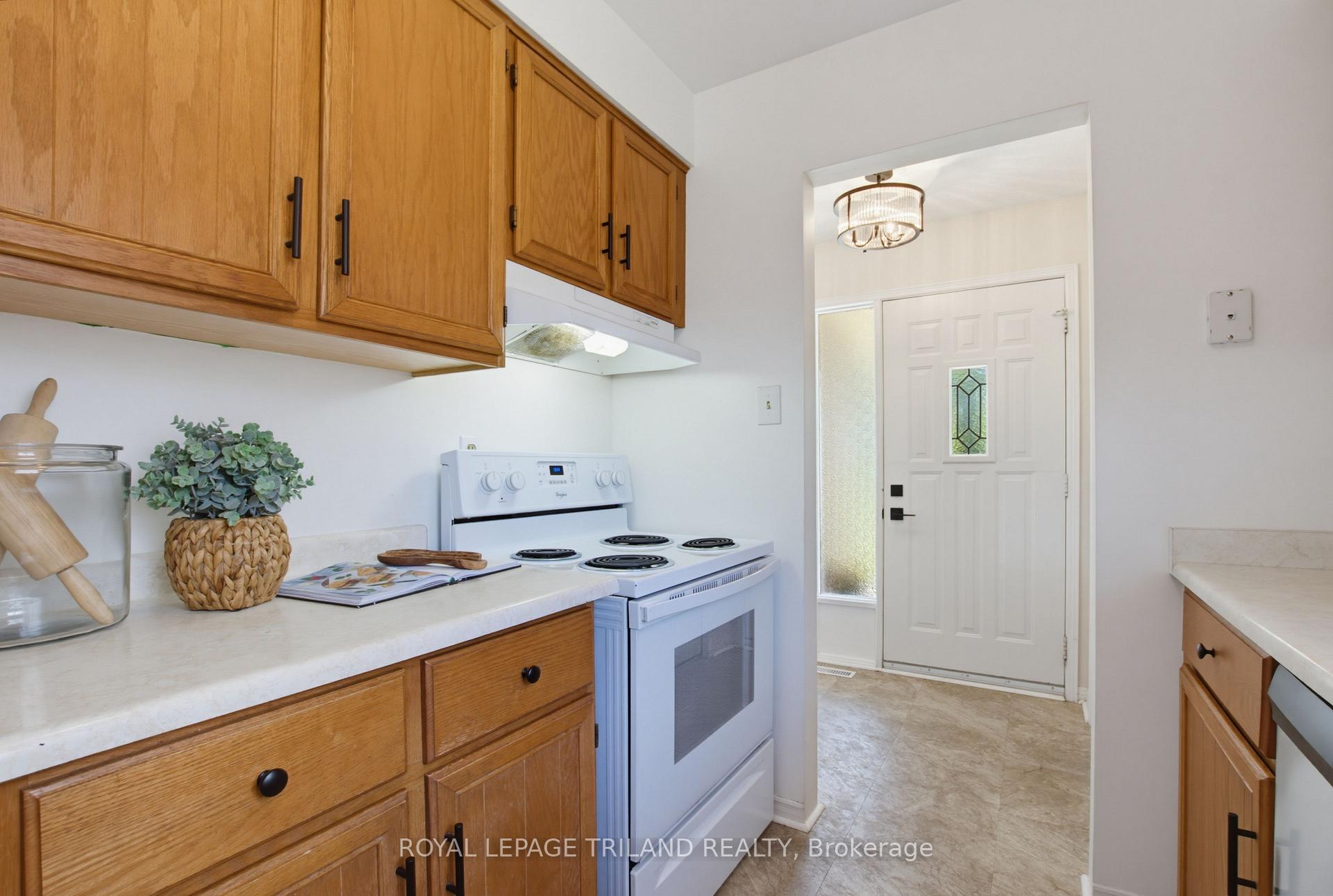 Photo 15 of 765 Homeview Road, London, South Q — HOMEH