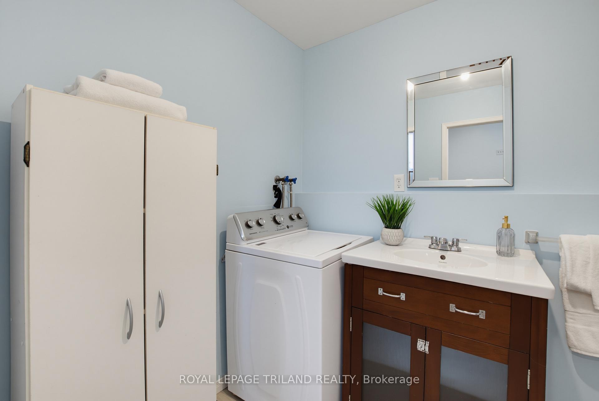 Photo 34 of 765 Homeview Road, London, South Q — HOMEH