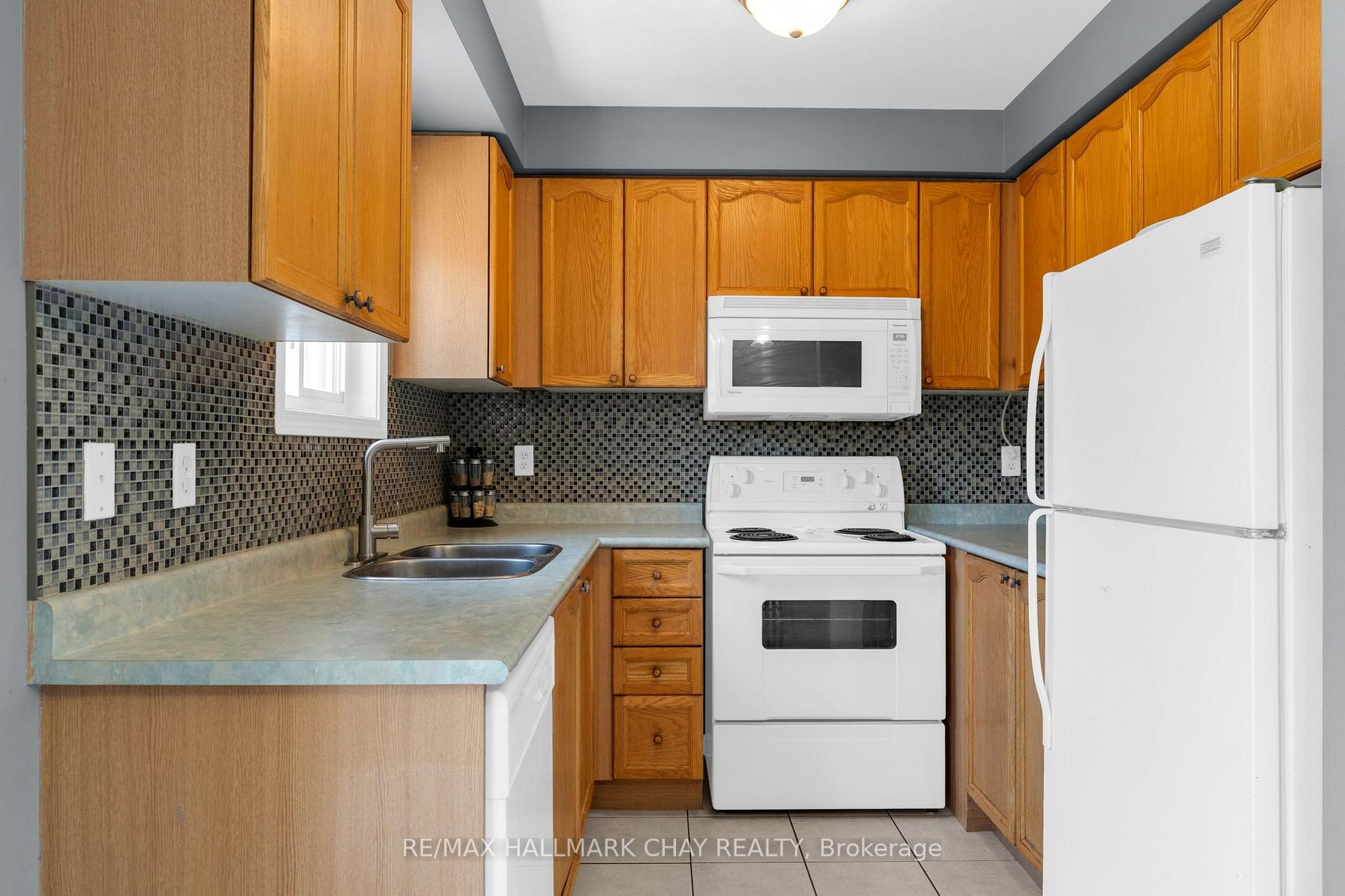 Photo 10 of 34 Coleman Drive, Barrie, Edgehill Drive — HOMEH