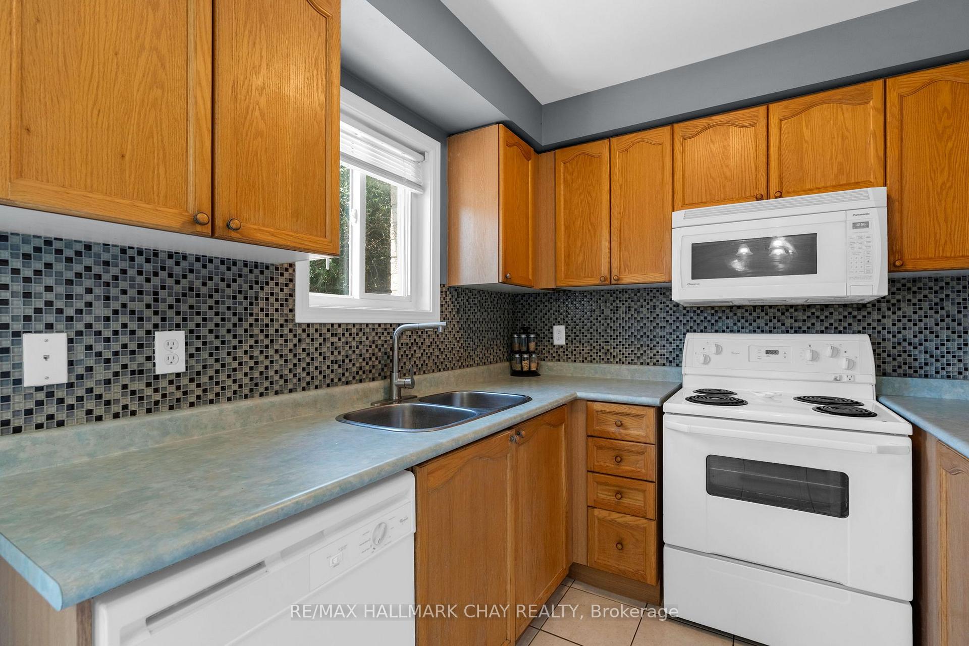 Photo 11 of 34 Coleman Drive, Barrie, Edgehill Drive — HOMEH