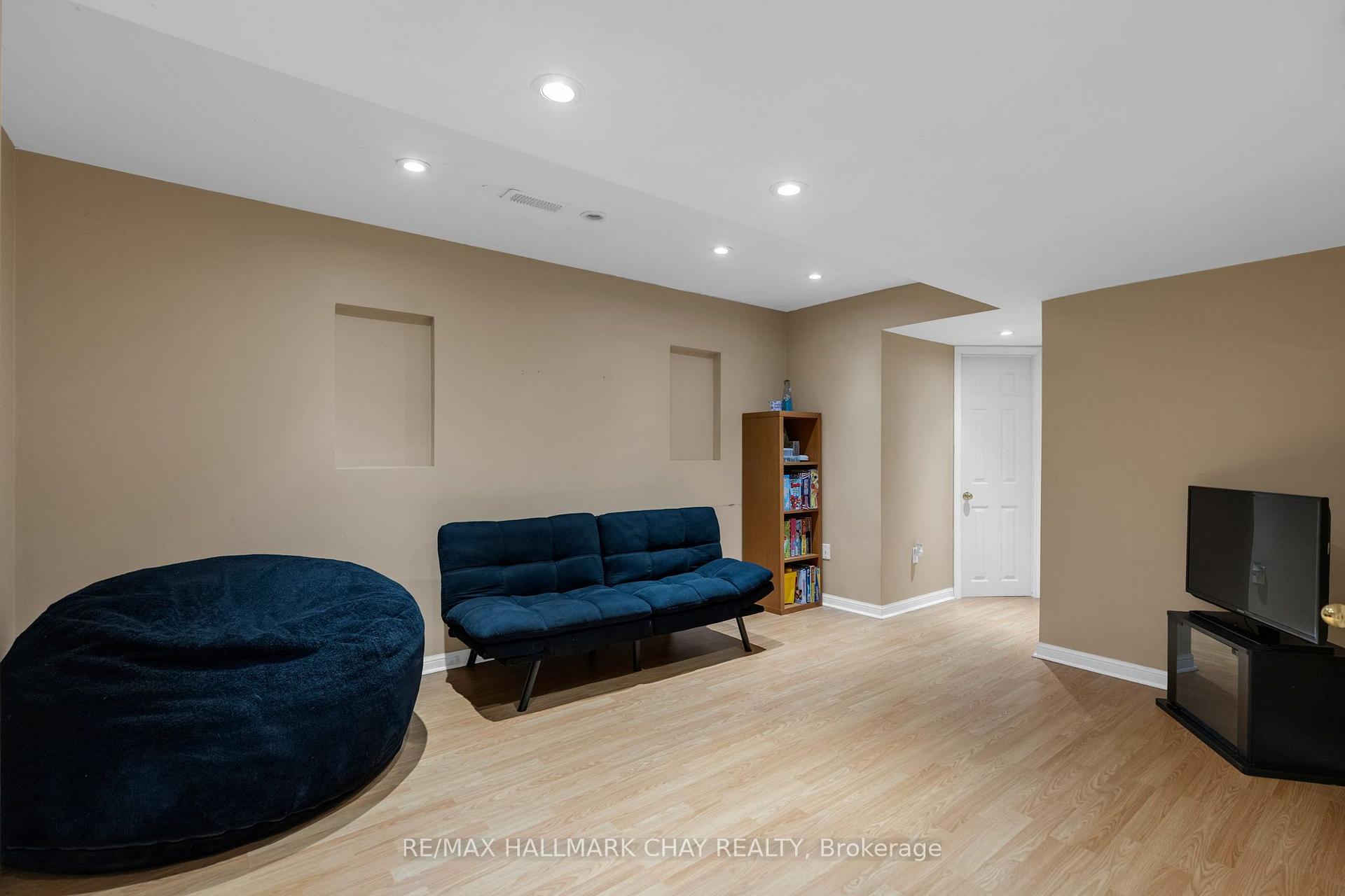 Photo 23 of 34 Coleman Drive, Barrie, Edgehill Drive — HOMEH