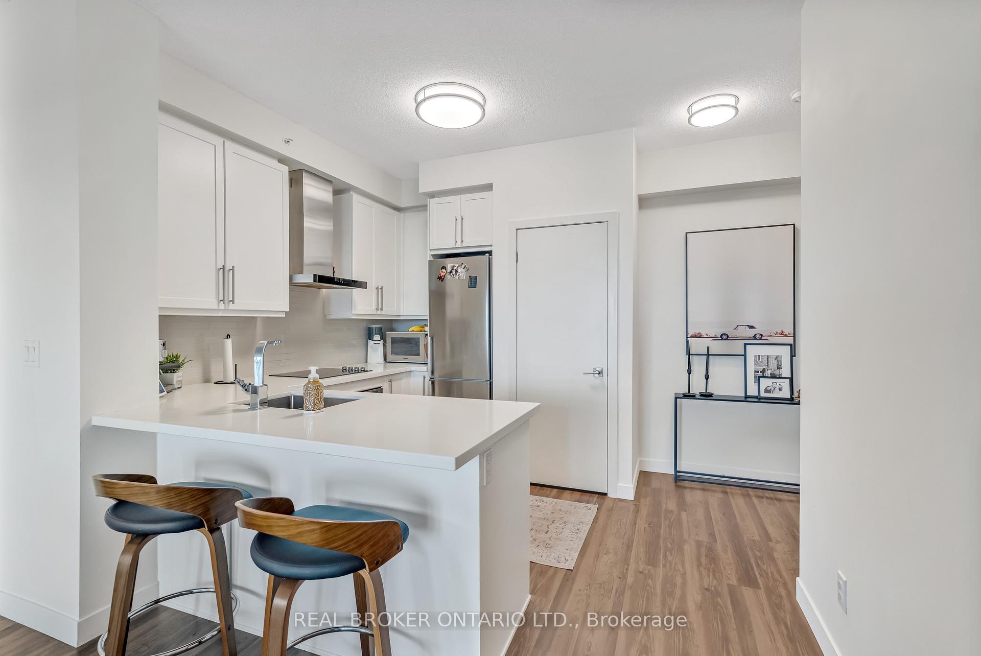Photo 4 of Unit 607, 2093 Fairview Street, Burlington, Freeman — HOMEH