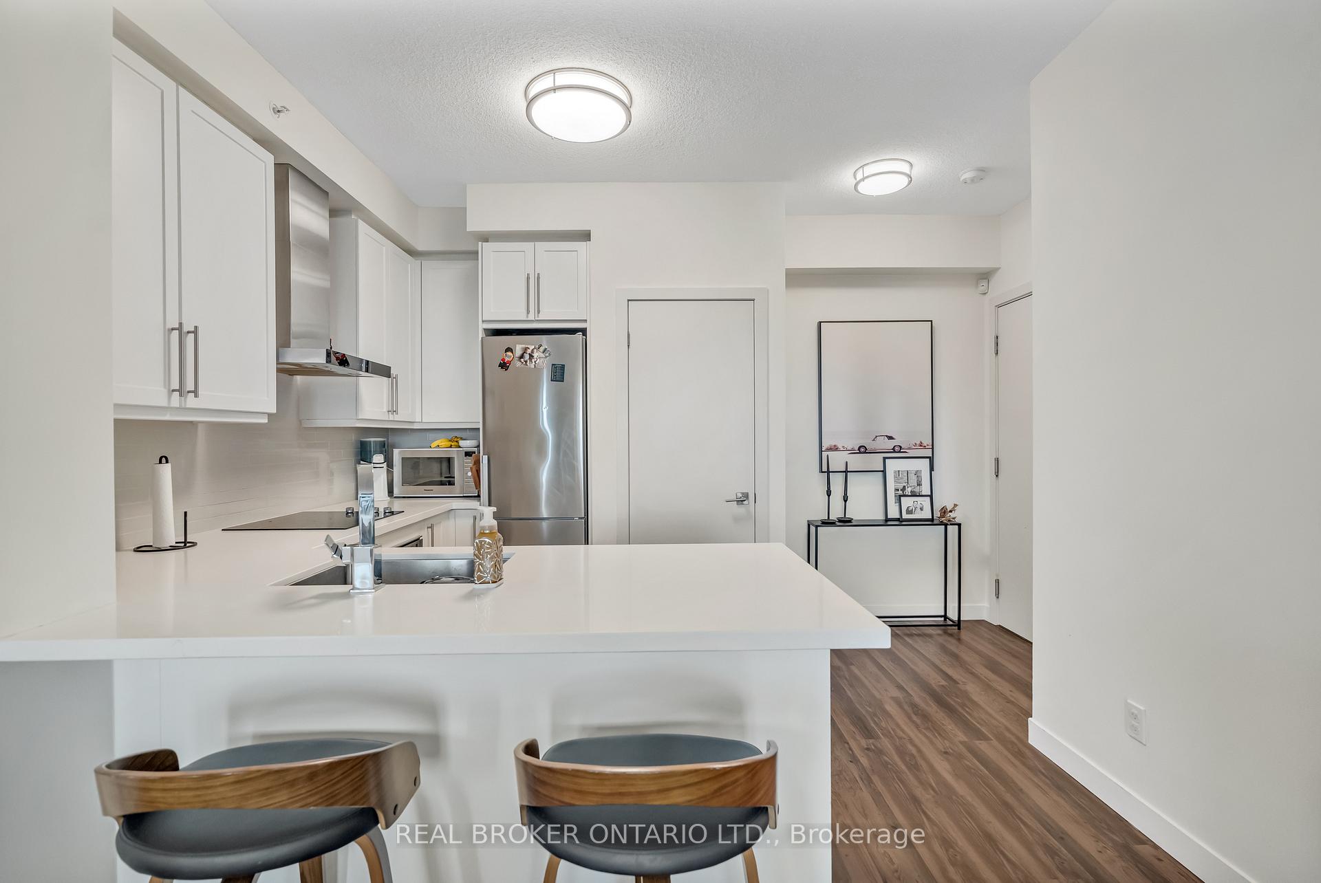 Photo 5 of Unit 607, 2093 Fairview Street, Burlington, Freeman — HOMEH