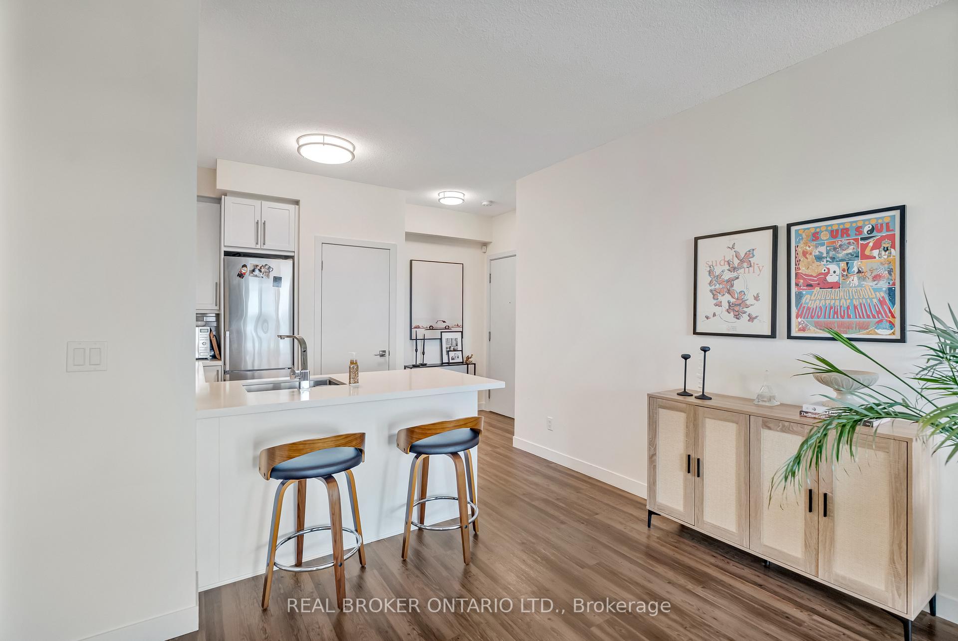 Photo 6 of Unit 607, 2093 Fairview Street, Burlington, Freeman — HOMEH