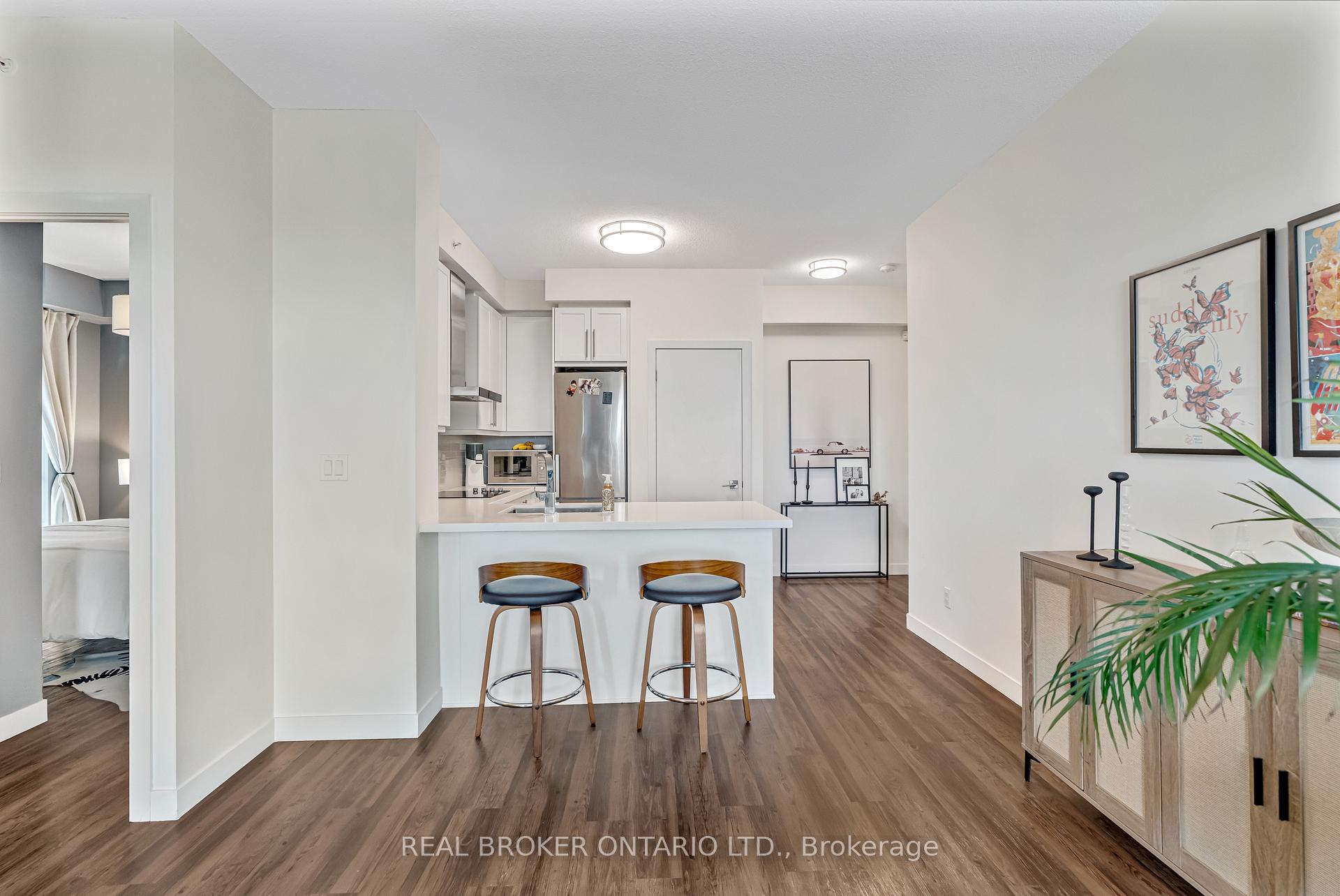 Photo 7 of Unit 607, 2093 Fairview Street, Burlington, Freeman — HOMEH