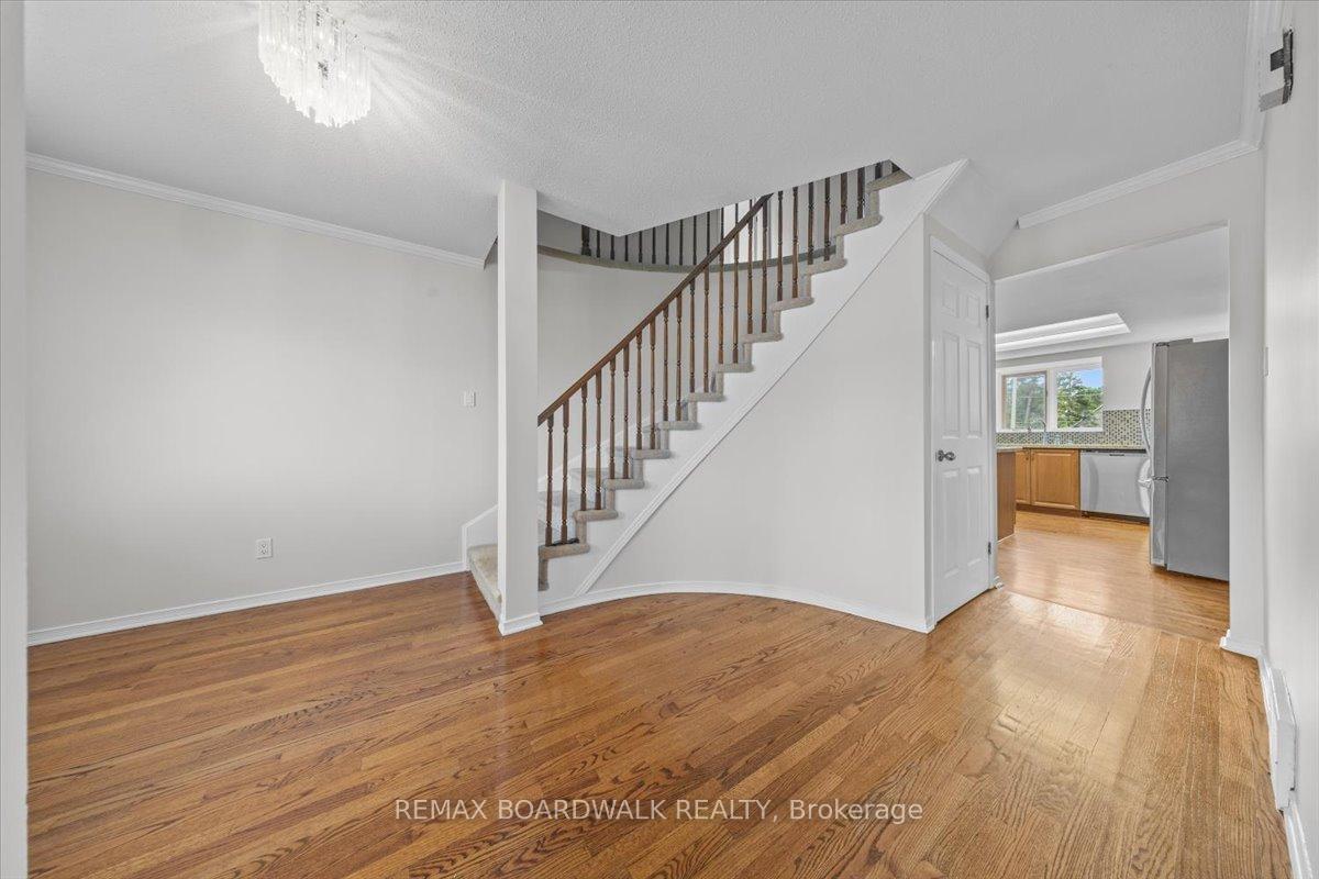 Photo 5 of 42 Pickwick Drive, Ottawa, Barrhaven - Cedargrove/Fraserdale — HOMEH