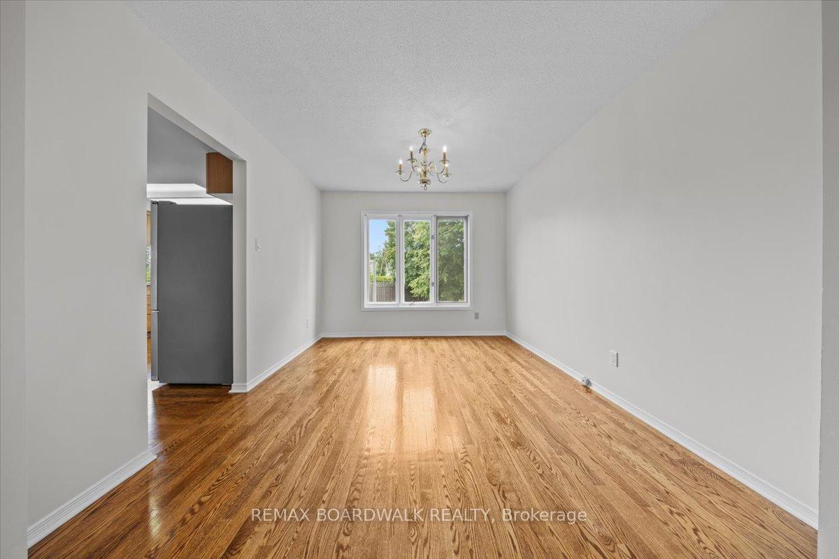 Photo 9 of 42 Pickwick Drive, Ottawa, Barrhaven - Cedargrove/Fraserdale — HOMEH
