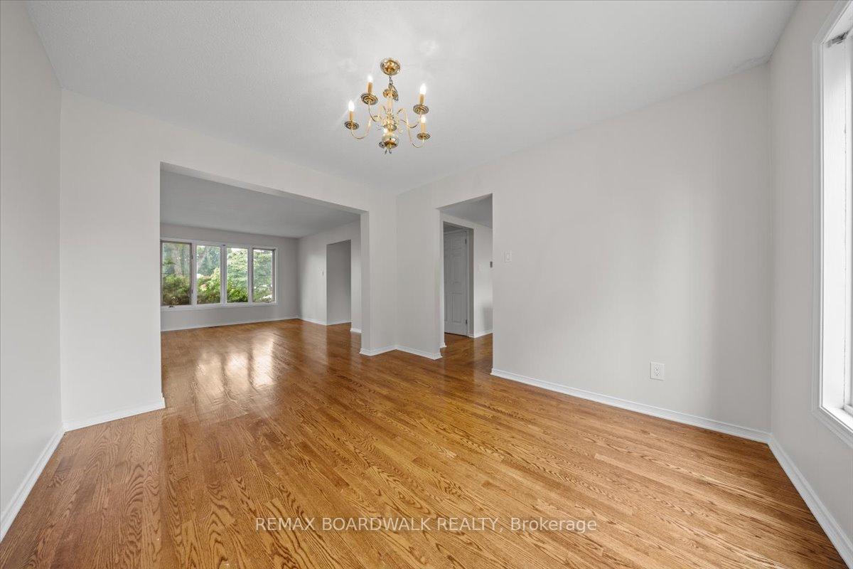Photo 10 of 42 Pickwick Drive, Ottawa, Barrhaven - Cedargrove/Fraserdale — HOMEH