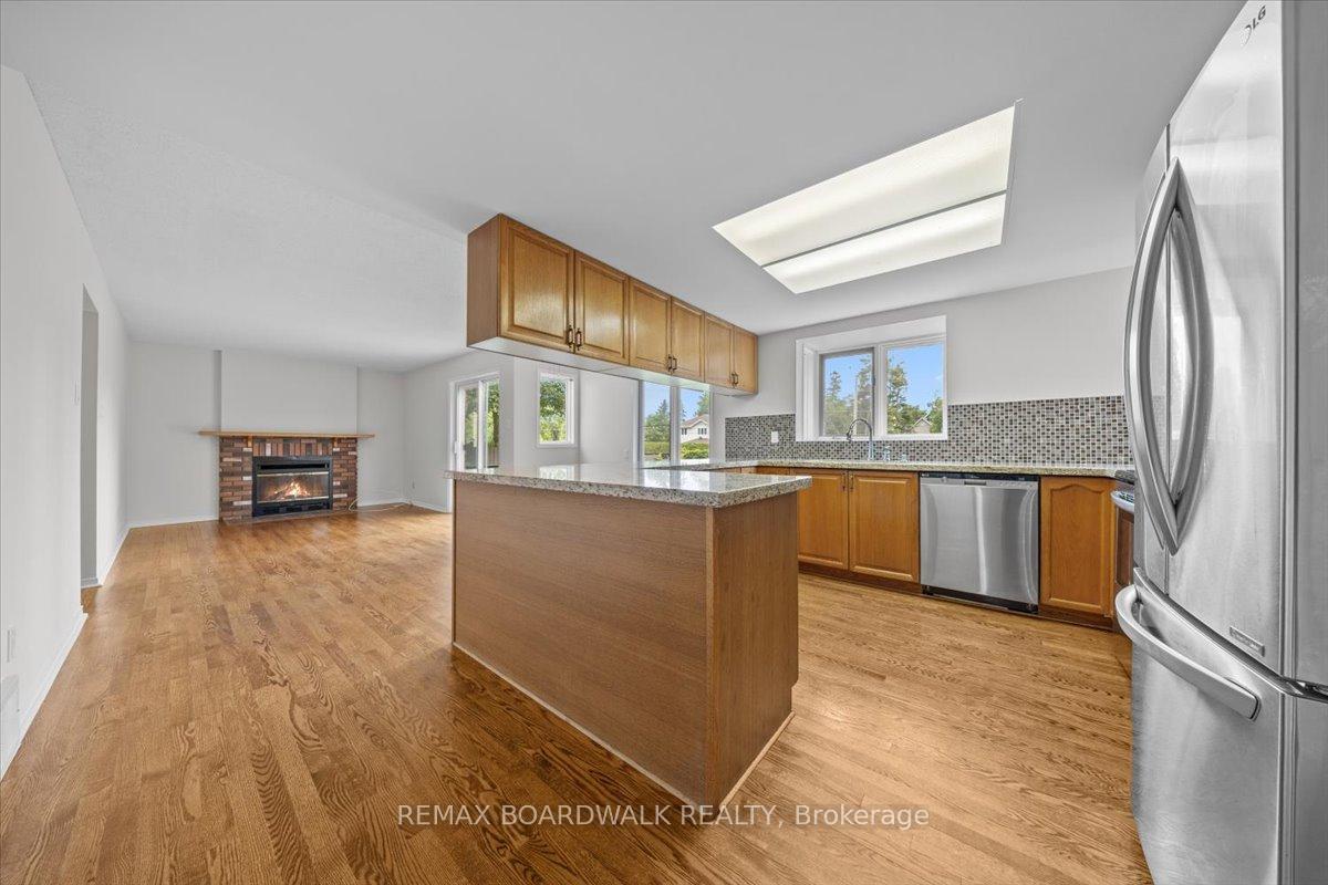 Photo 11 of 42 Pickwick Drive, Ottawa, Barrhaven - Cedargrove/Fraserdale — HOMEH