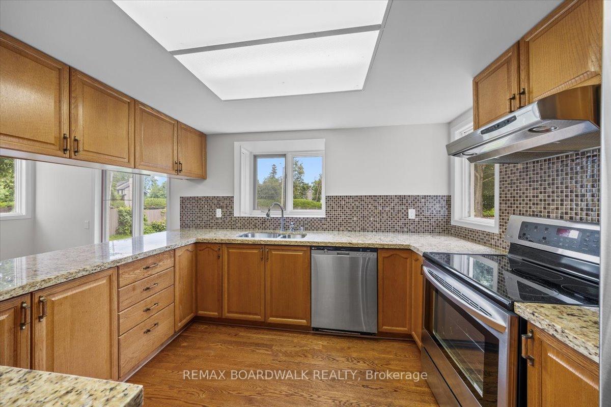 Photo 12 of 42 Pickwick Drive, Ottawa, Barrhaven - Cedargrove/Fraserdale — HOMEH