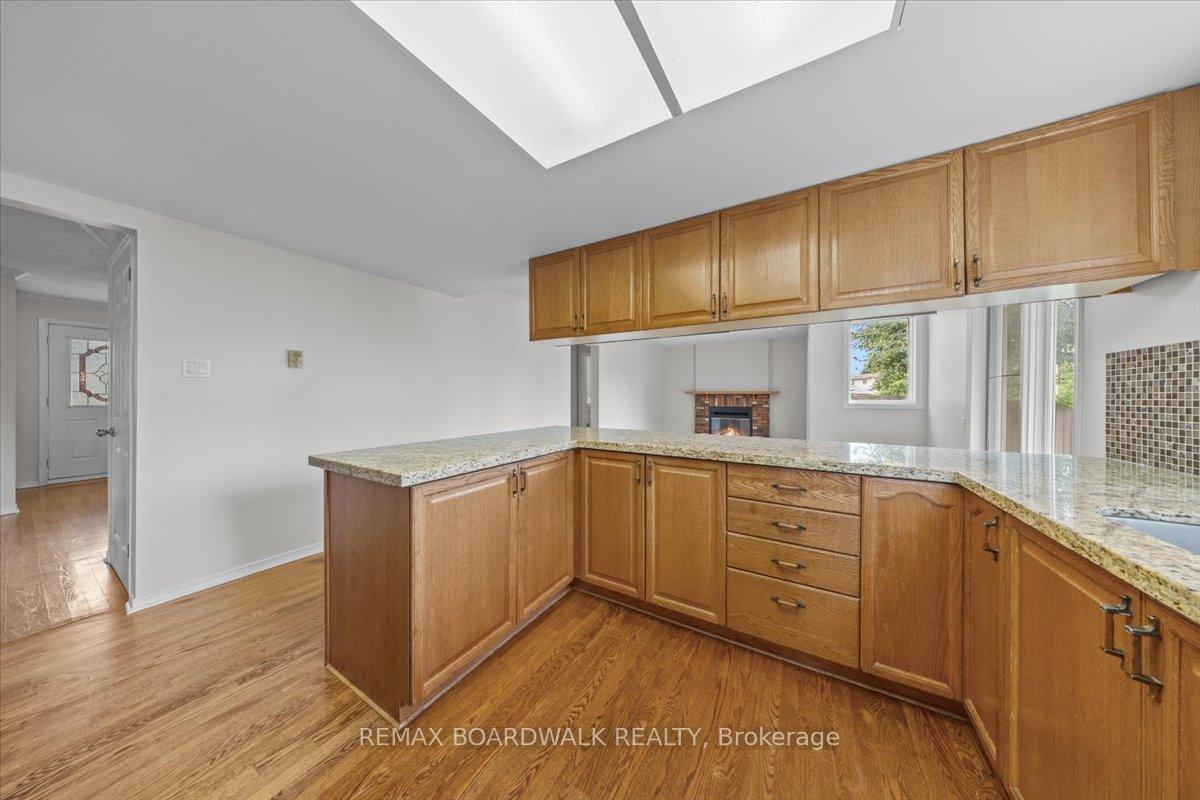 Photo 14 of 42 Pickwick Drive, Ottawa, Barrhaven - Cedargrove/Fraserdale — HOMEH