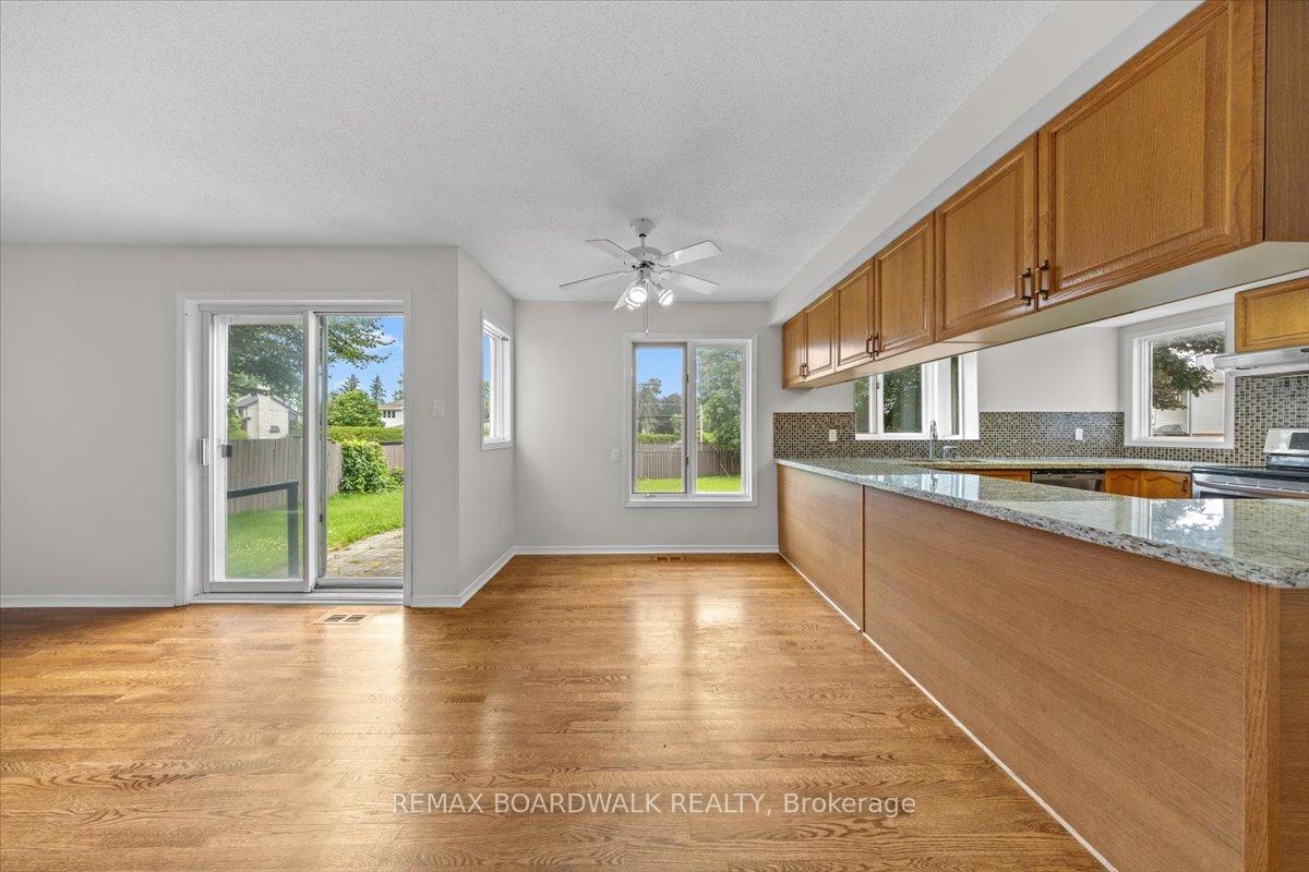 Photo 15 of 42 Pickwick Drive, Ottawa, Barrhaven - Cedargrove/Fraserdale — HOMEH