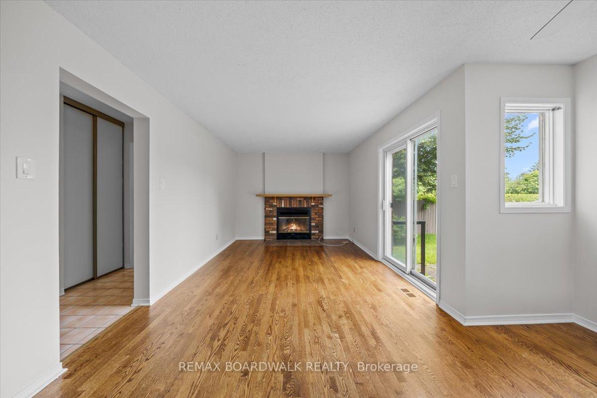 Photo 16 of 42 Pickwick Drive, Ottawa, Barrhaven - Cedargrove/Fraserdale — HOMEH