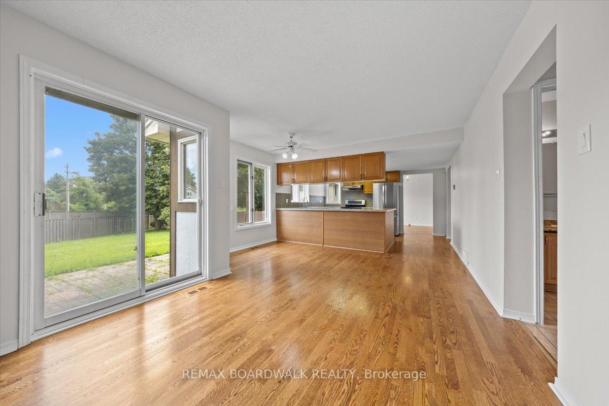 Photo 17 of 42 Pickwick Drive, Ottawa, Barrhaven - Cedargrove/Fraserdale — HOMEH
