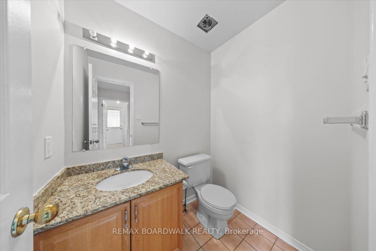Photo 18 of 42 Pickwick Drive, Ottawa, Barrhaven - Cedargrove/Fraserdale — HOMEH
