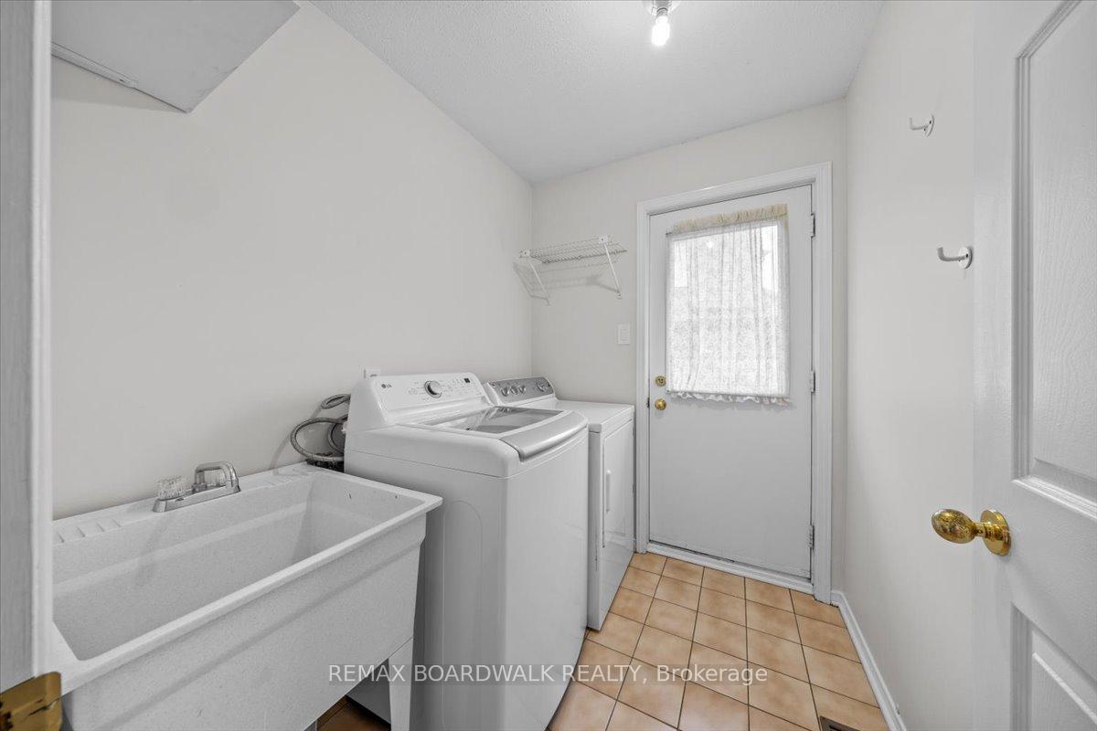 Photo 19 of 42 Pickwick Drive, Ottawa, Barrhaven - Cedargrove/Fraserdale — HOMEH