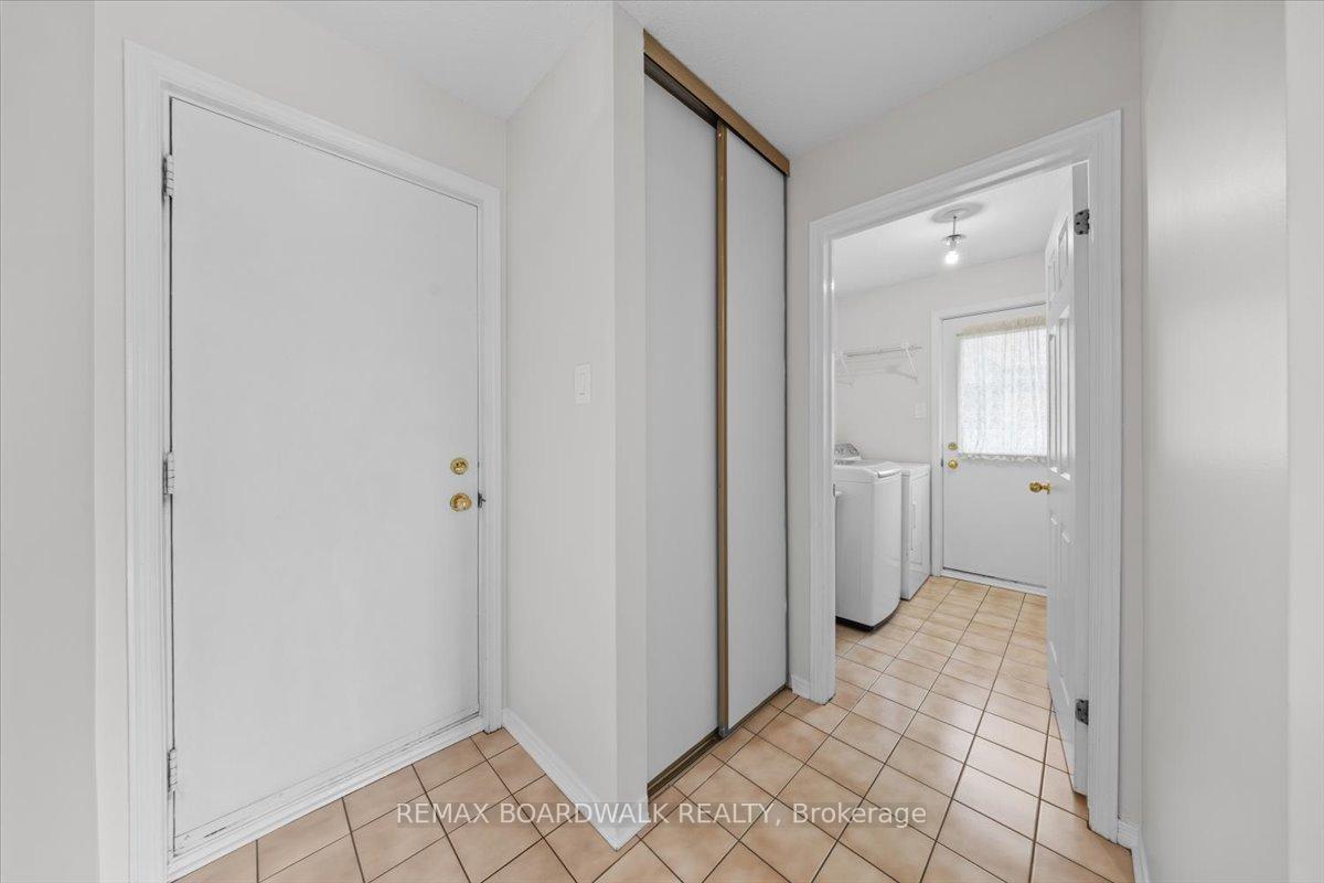 Photo 20 of 42 Pickwick Drive, Ottawa, Barrhaven - Cedargrove/Fraserdale — HOMEH
