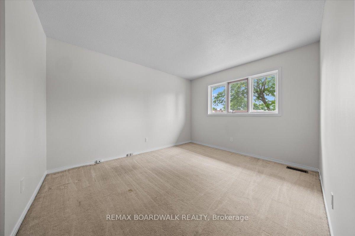 Photo 27 of 42 Pickwick Drive, Ottawa, Barrhaven - Cedargrove/Fraserdale — HOMEH