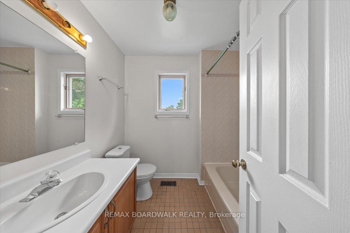 Photo 32 of 42 Pickwick Drive, Ottawa, Barrhaven - Cedargrove/Fraserdale — HOMEH