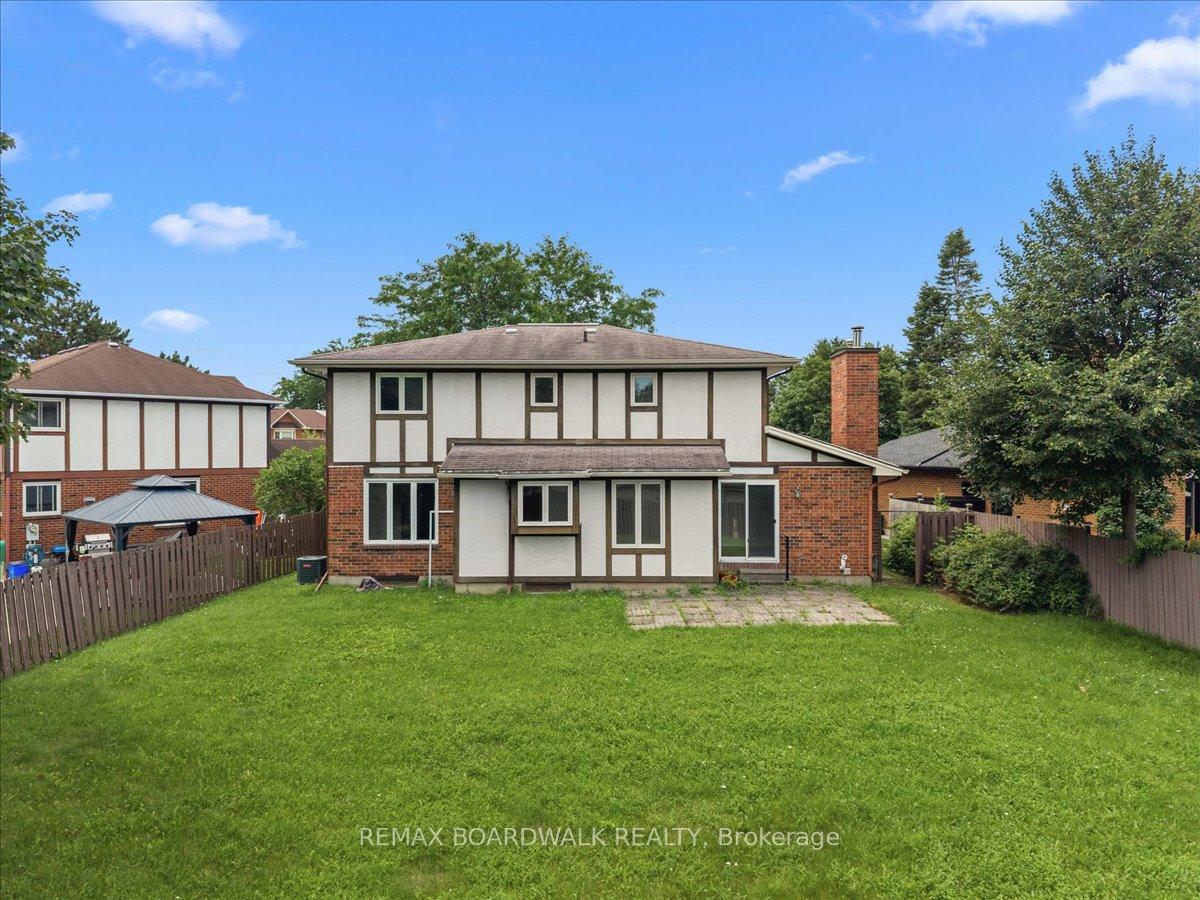 Photo 35 of 42 Pickwick Drive, Ottawa, Barrhaven - Cedargrove/Fraserdale — HOMEH