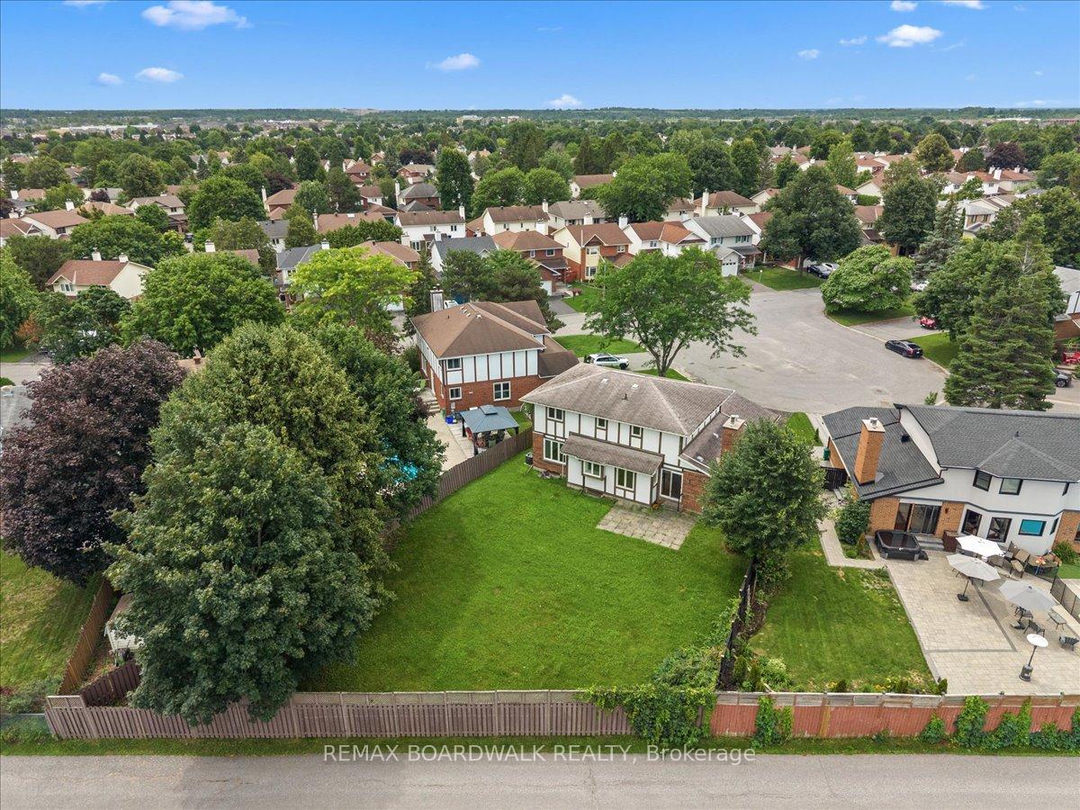 Photo 38 of 42 Pickwick Drive, Ottawa, Barrhaven - Cedargrove/Fraserdale — HOMEH