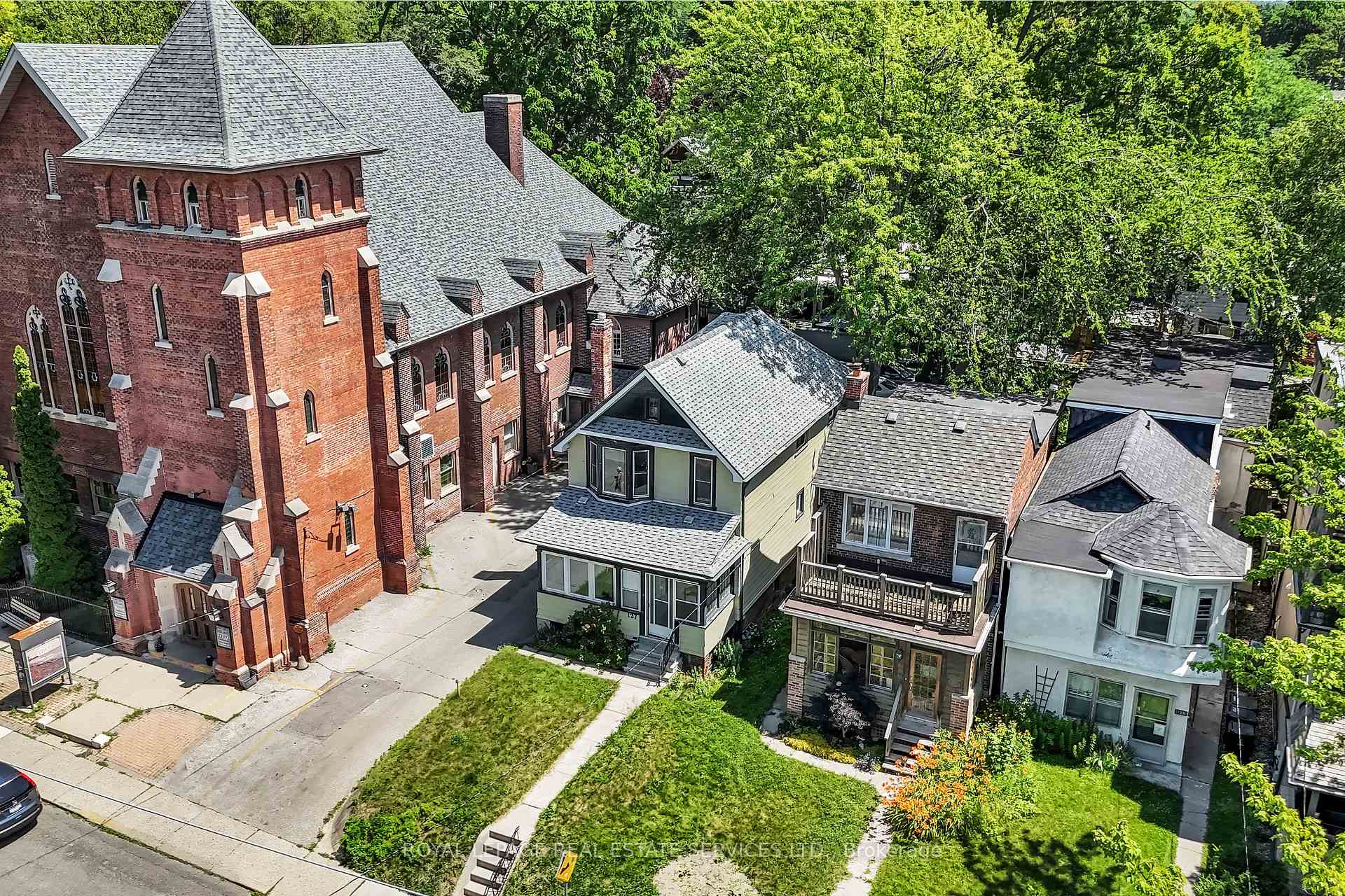 Photo 4 of 127 Waverley Road, Toronto, The Beaches — HOMEH