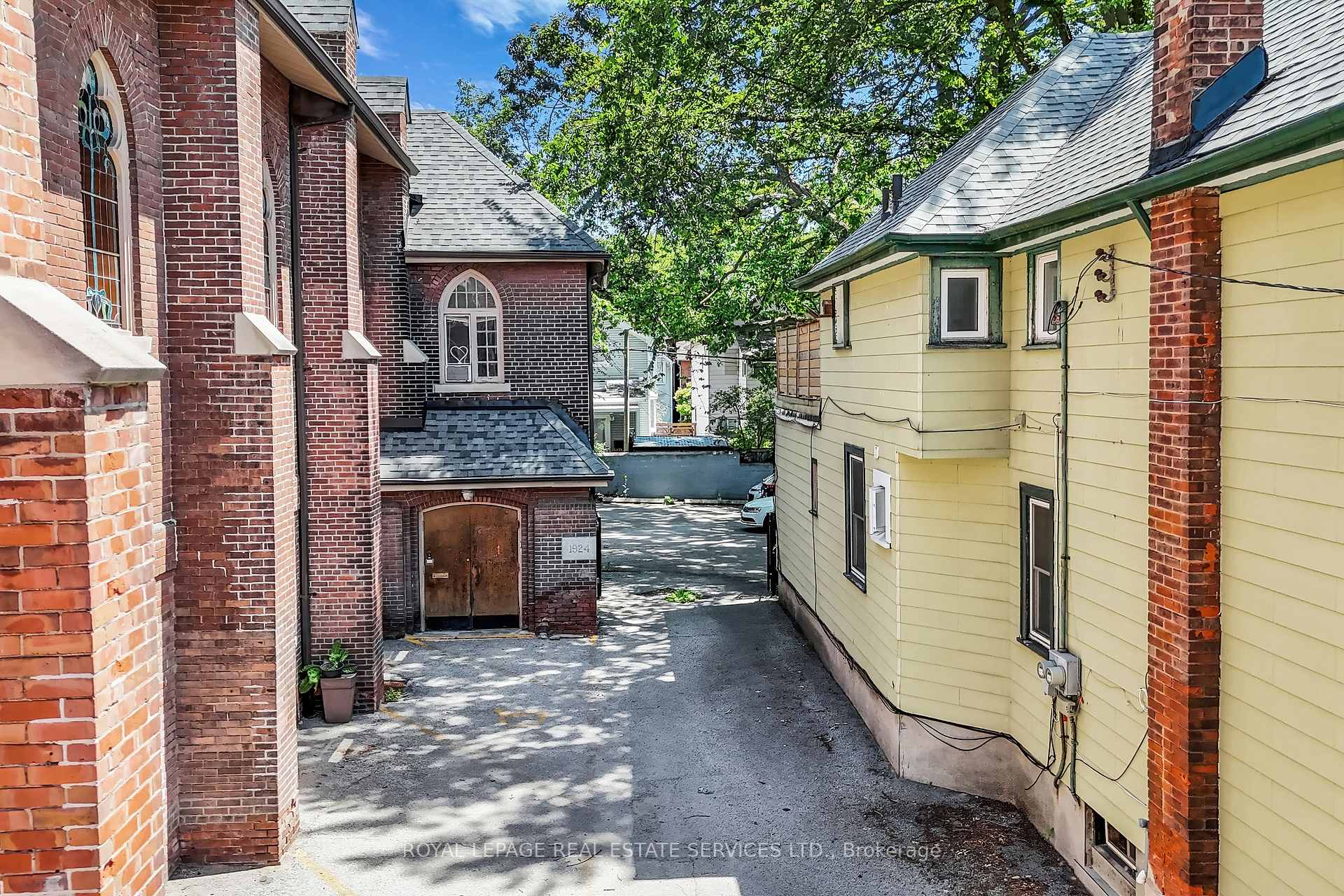Photo 5 of 127 Waverley Road, Toronto, The Beaches — HOMEH