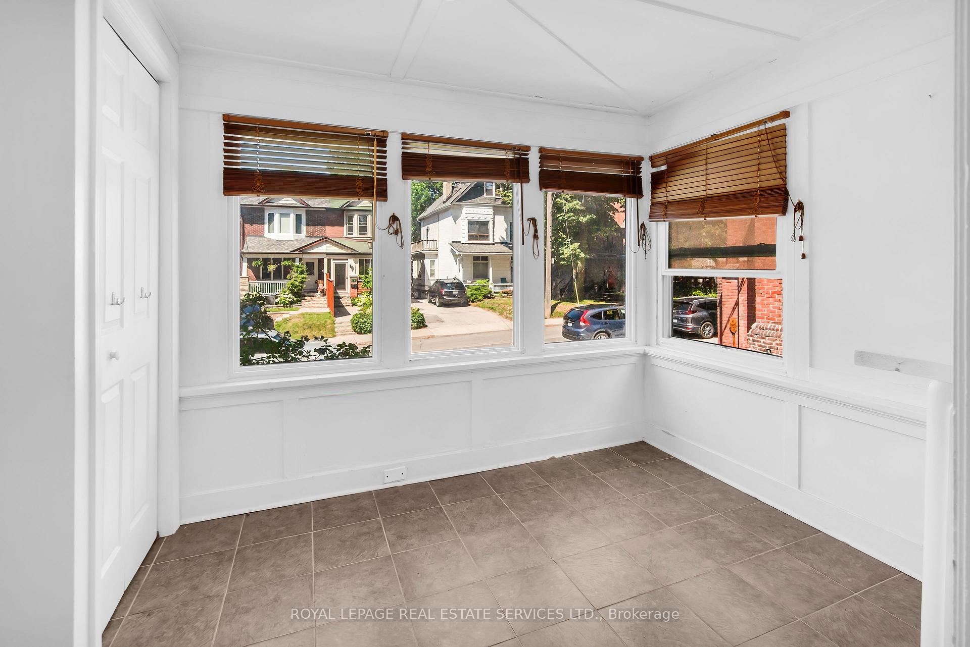Photo 7 of 127 Waverley Road, Toronto, The Beaches — HOMEH
